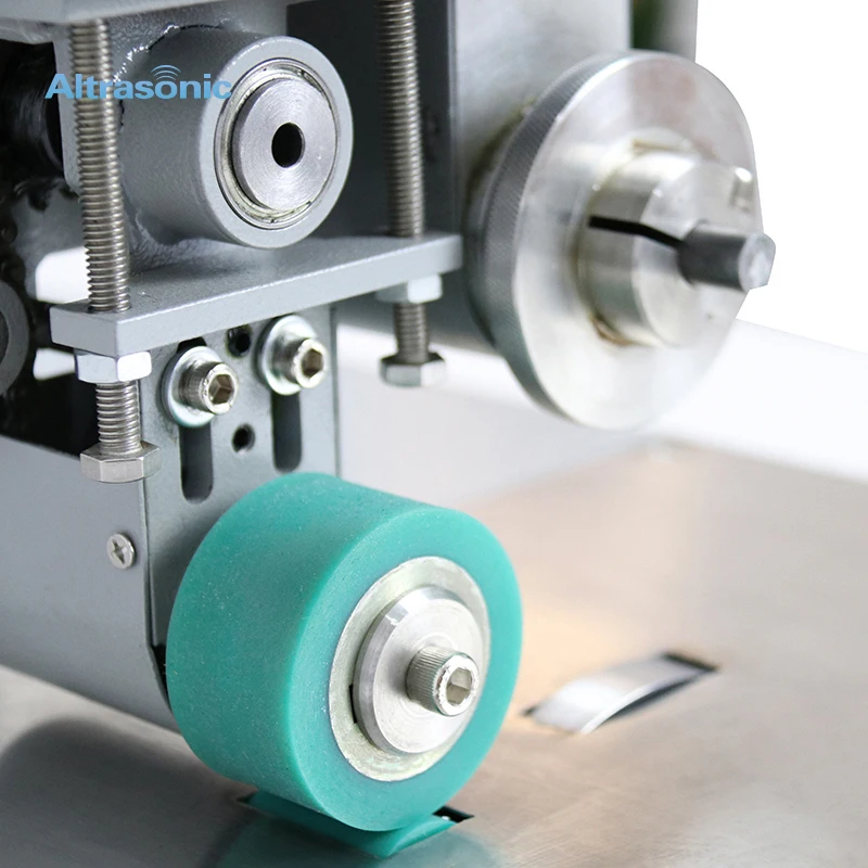 Seamless Sewing Machine with Digital Generator 35kHz 800w High Strength Performance Ultrasonic Sealing Machine