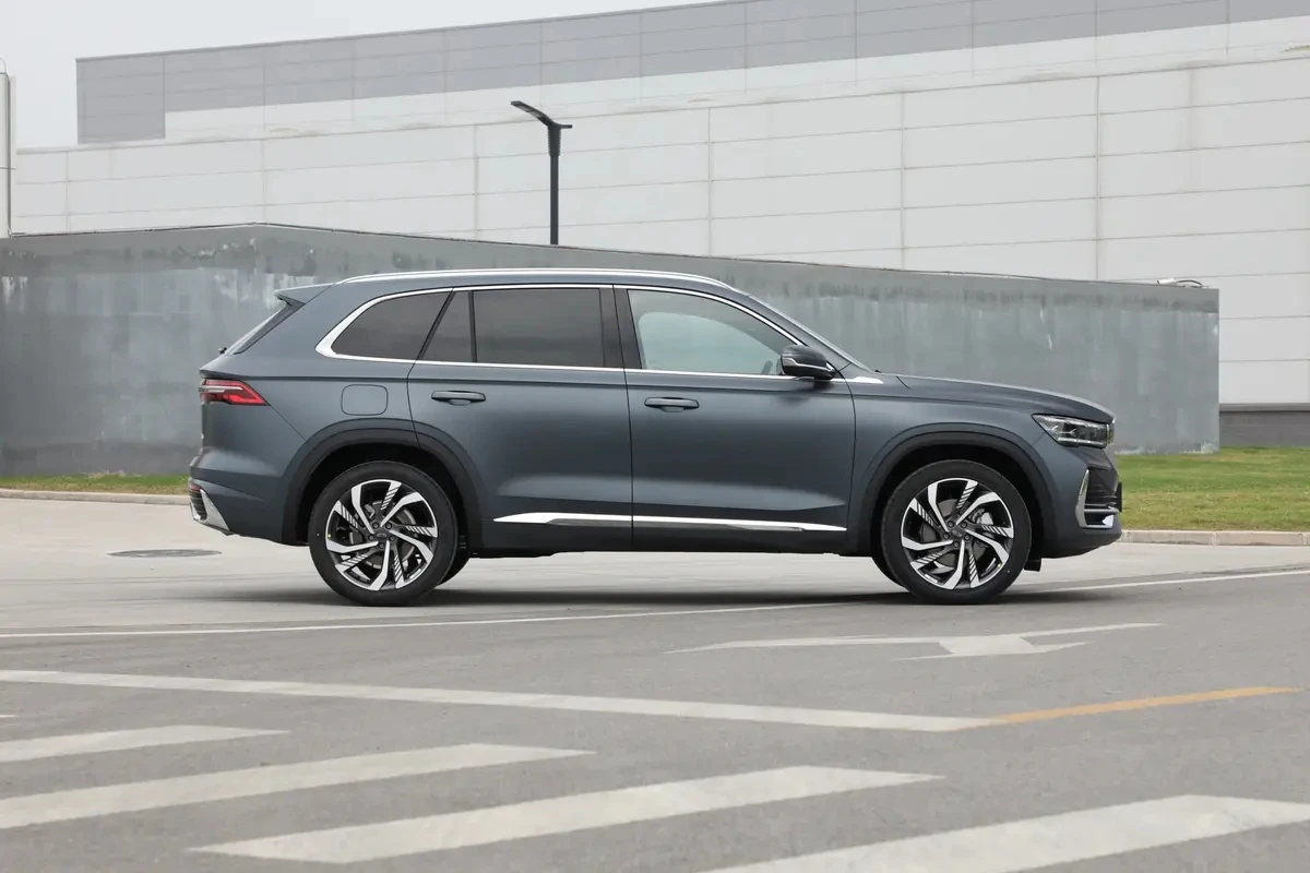 New Gelly Geely Monjaro 2.0 td Flagship Suv Car Geely Monjaro 2024 Xingyue L 2023 2.0td New 4WD Offroad Vehicle Russian