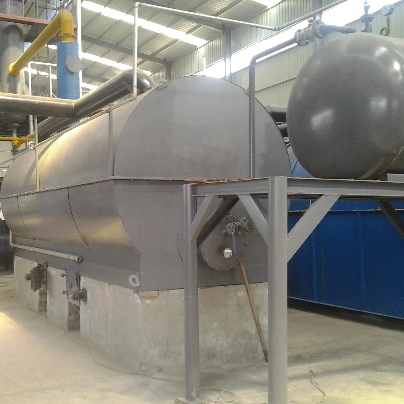 Green technology Waste engine oil convert crude oil  to diesel and gasoline distillation machine with 10 TPD