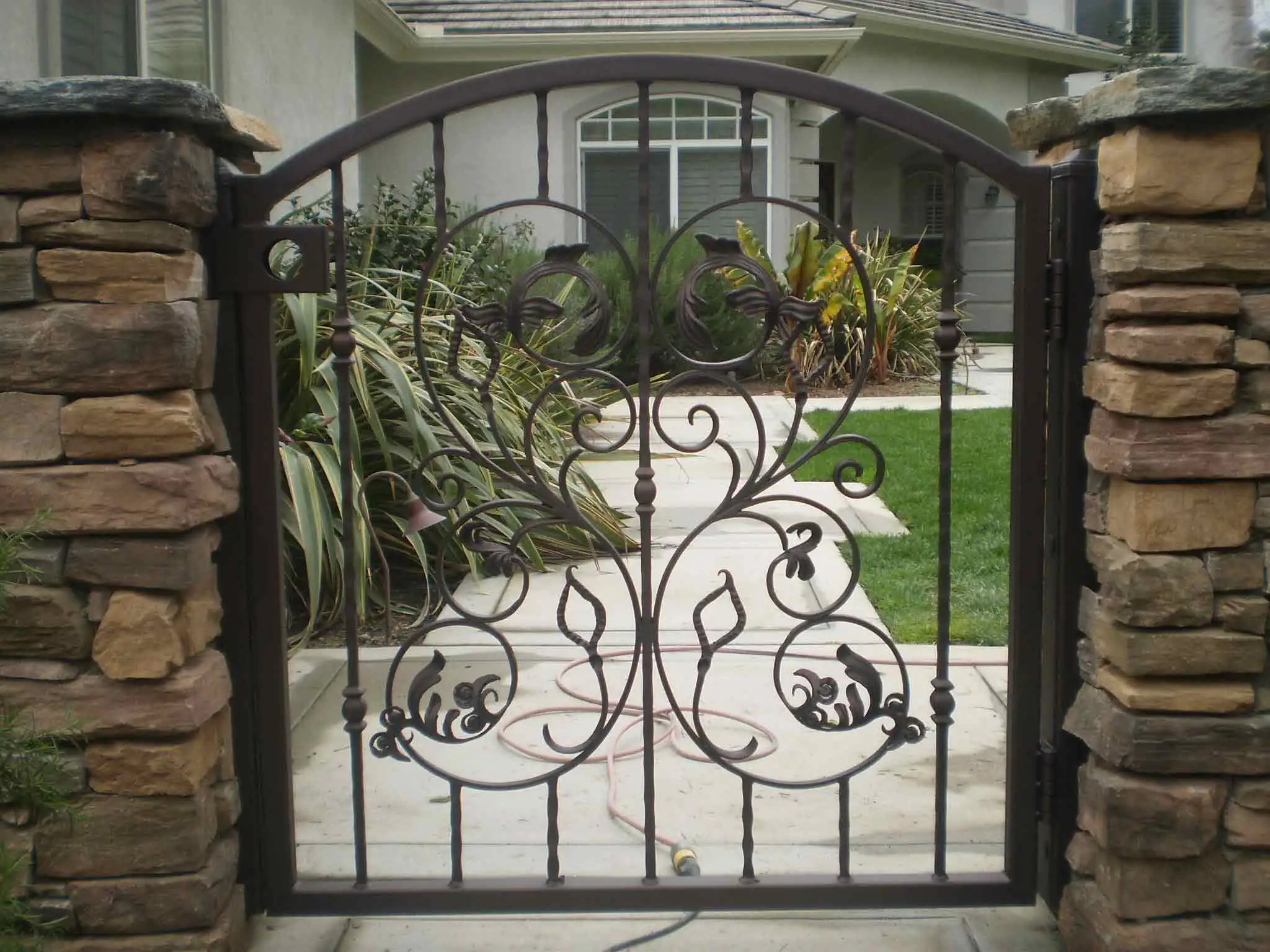 Decorative Wrought Iron Side Gates for Garden