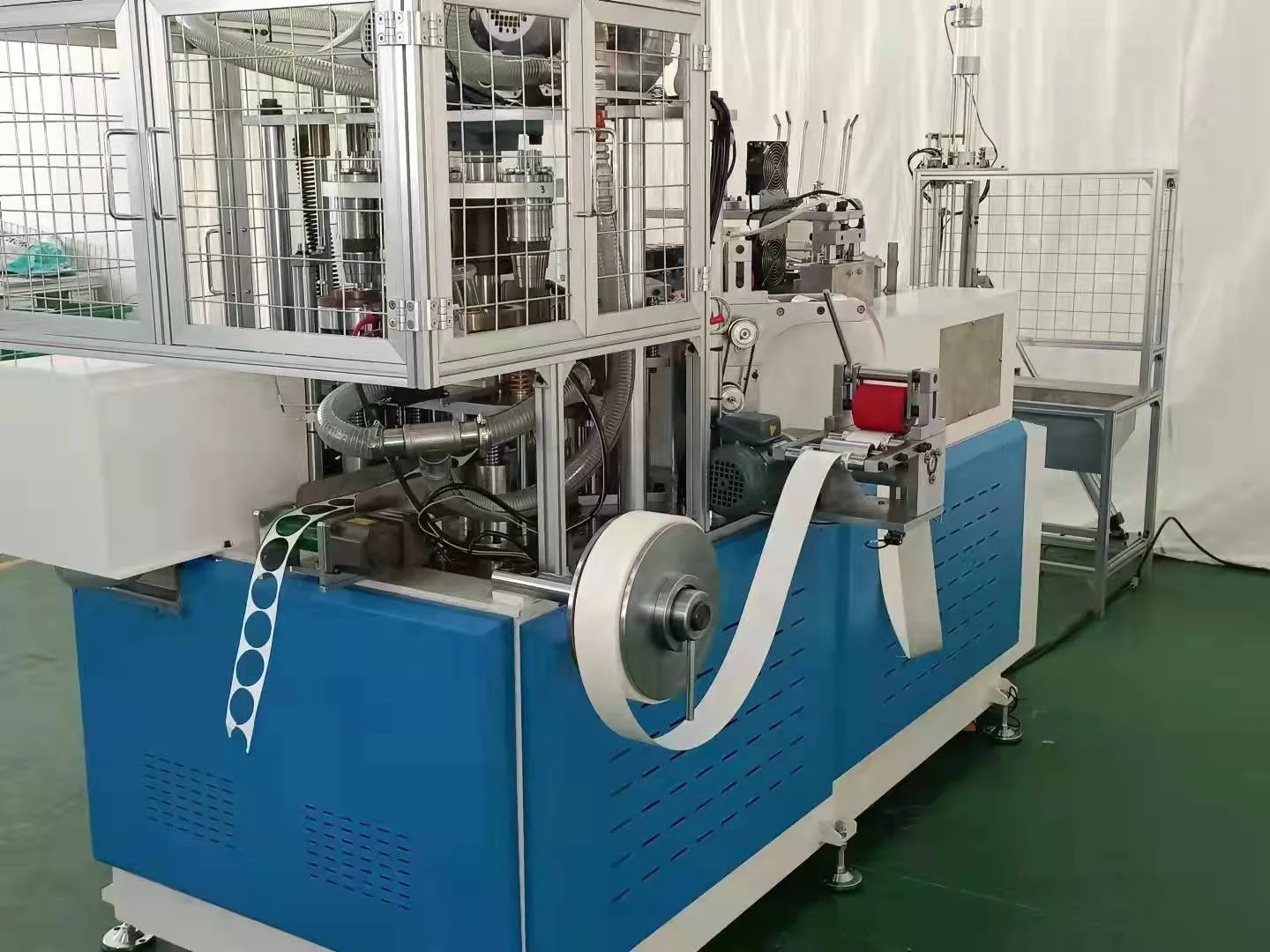 150pcs/minute  disposable paper cup making machine for the manufacture of paper cups with good price