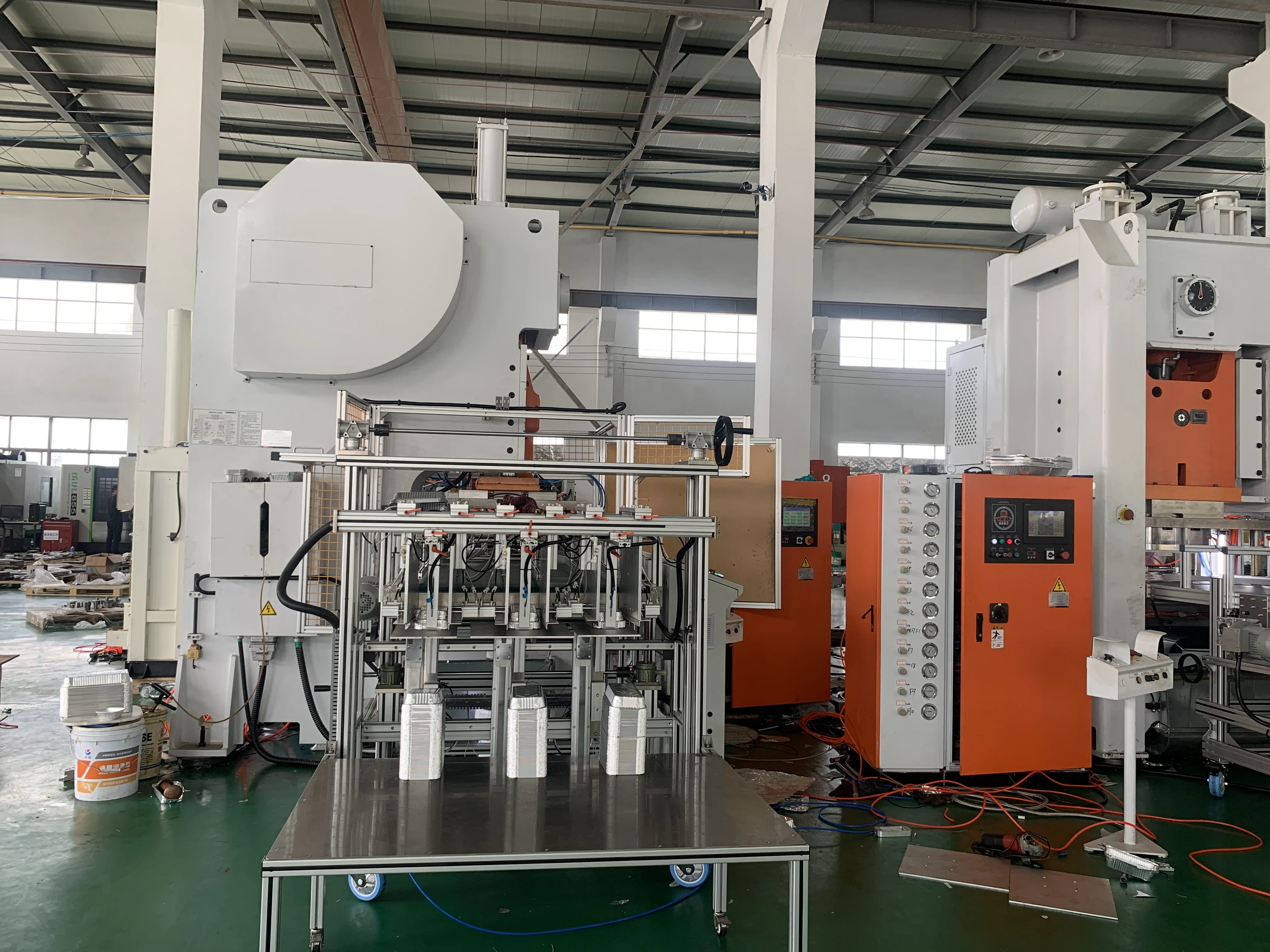 Professional Manufacturer Aluminum Foil Container Siemens Motors Making Machine Insulated Box Tray Machinery