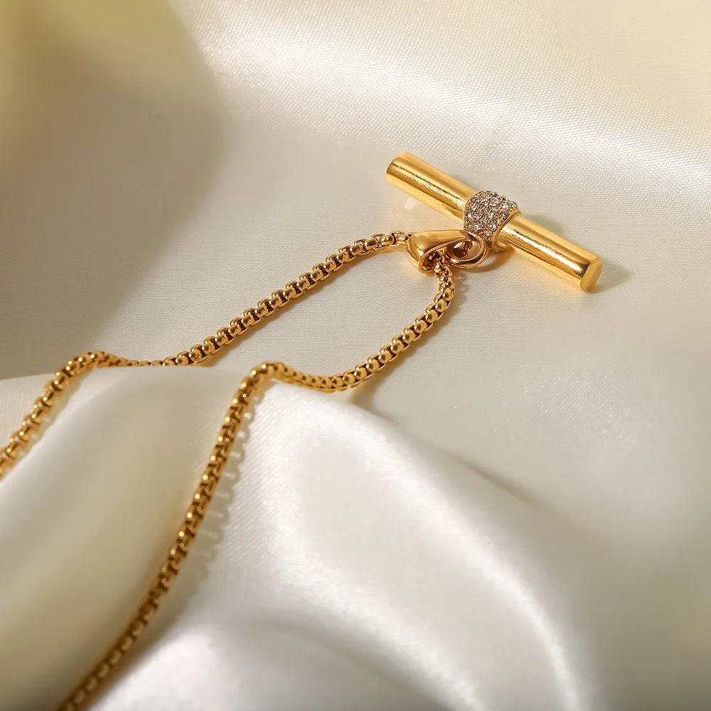 Wholesale Europe and America BOX chain stainless steel necklace jewelry 18K gold paved crystal T bar  women fashion necklace