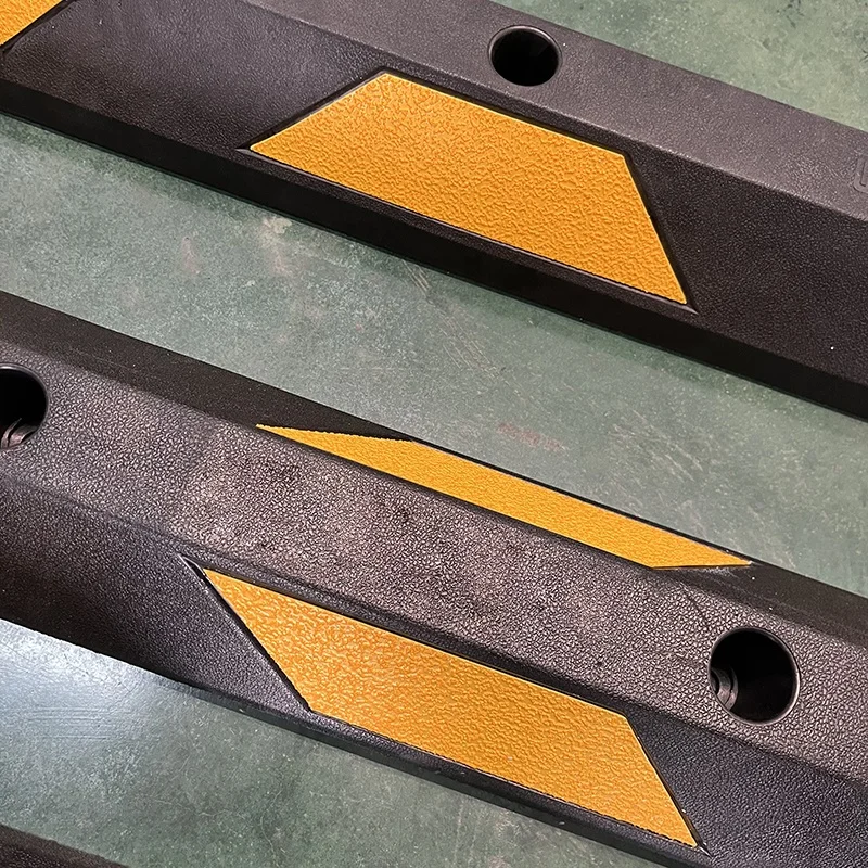 900*150*100mm New Arrive Heavy Duty Reflective Rubber Positioner Car Tire Stop Parking Wheel Stopper