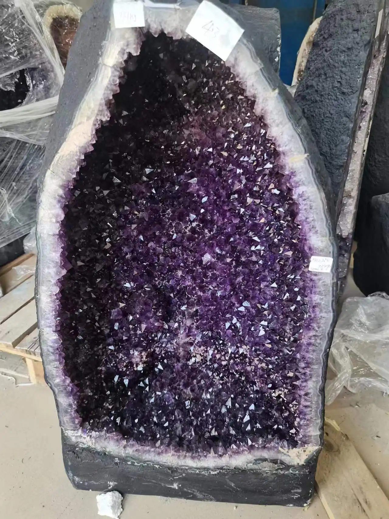 Wholesale Natural uruguay amethyst Geode crystals healing stones large quartz cluster For Sale