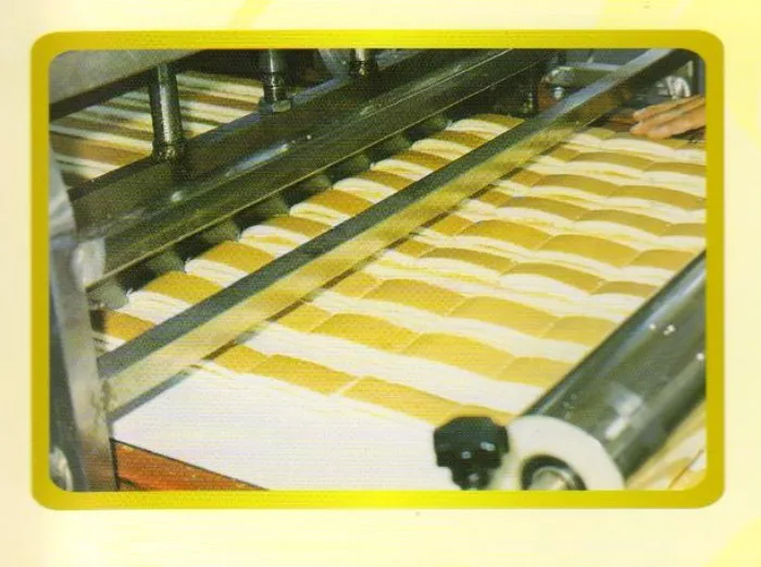 Long time guarantee Swiss roll cake production line layer cake making machine