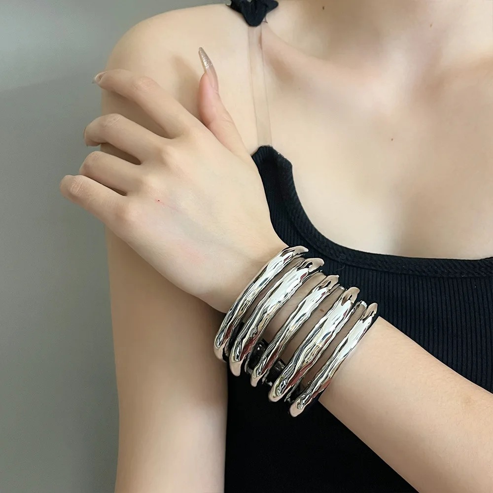 2024 New Arrival Exaggerated two tone open alloy vintage chunky bracelet metal leather splicing wide coil cuff metal bracelet