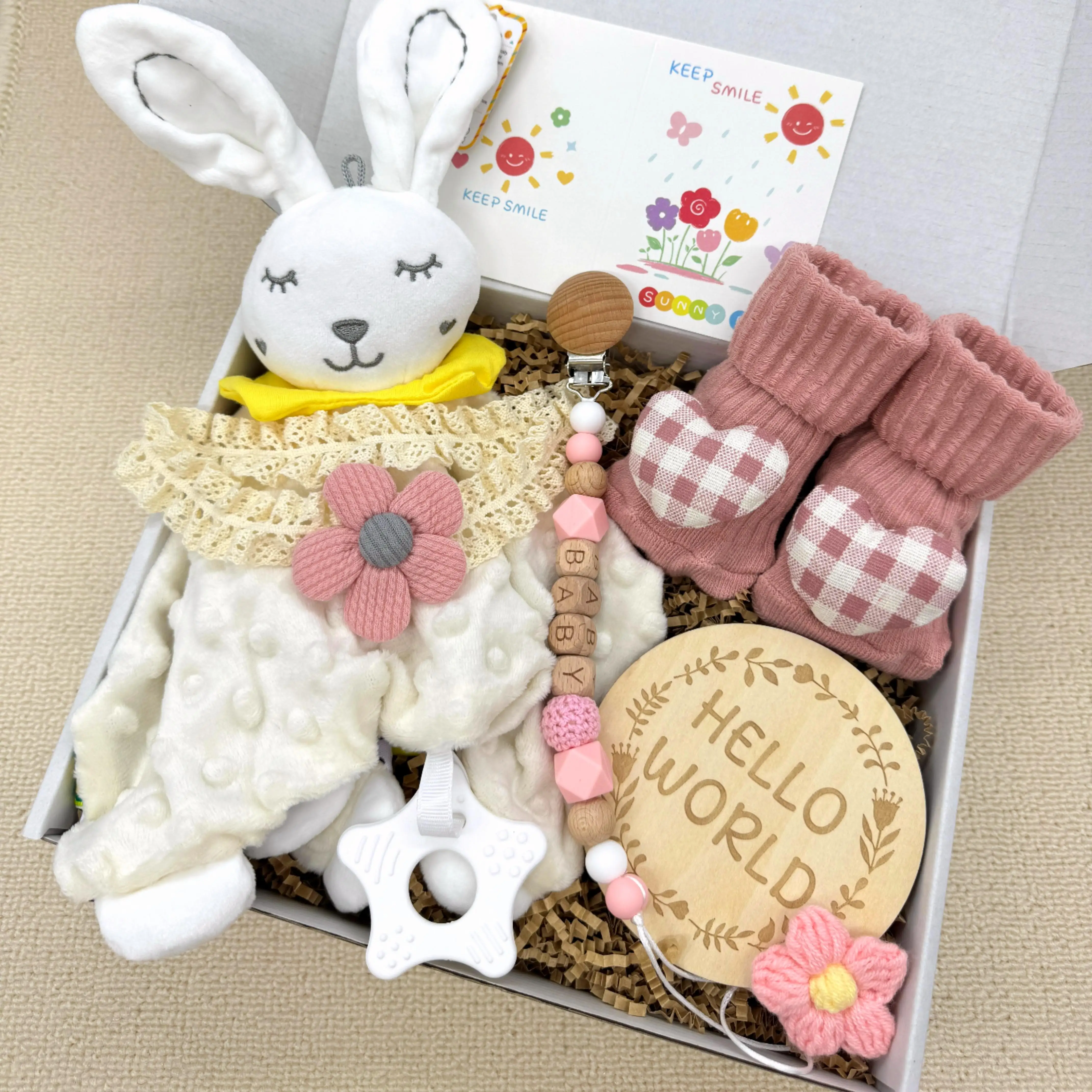 Custom Welcome Baby Hamper Gift Sets Bunny Soothing Towel Pink Heart Socks Baby Shower Gift Basket for New Born Girl