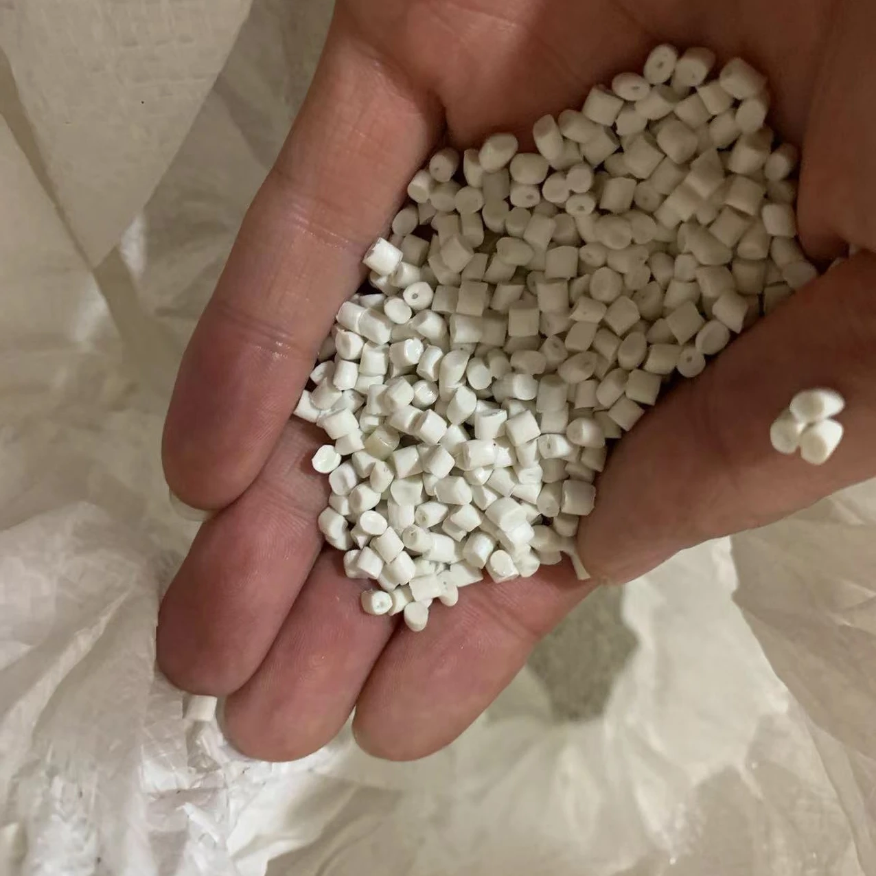 Полиэтилен гранулированный HDPE чистый материал/переработанные гранулы HDPE