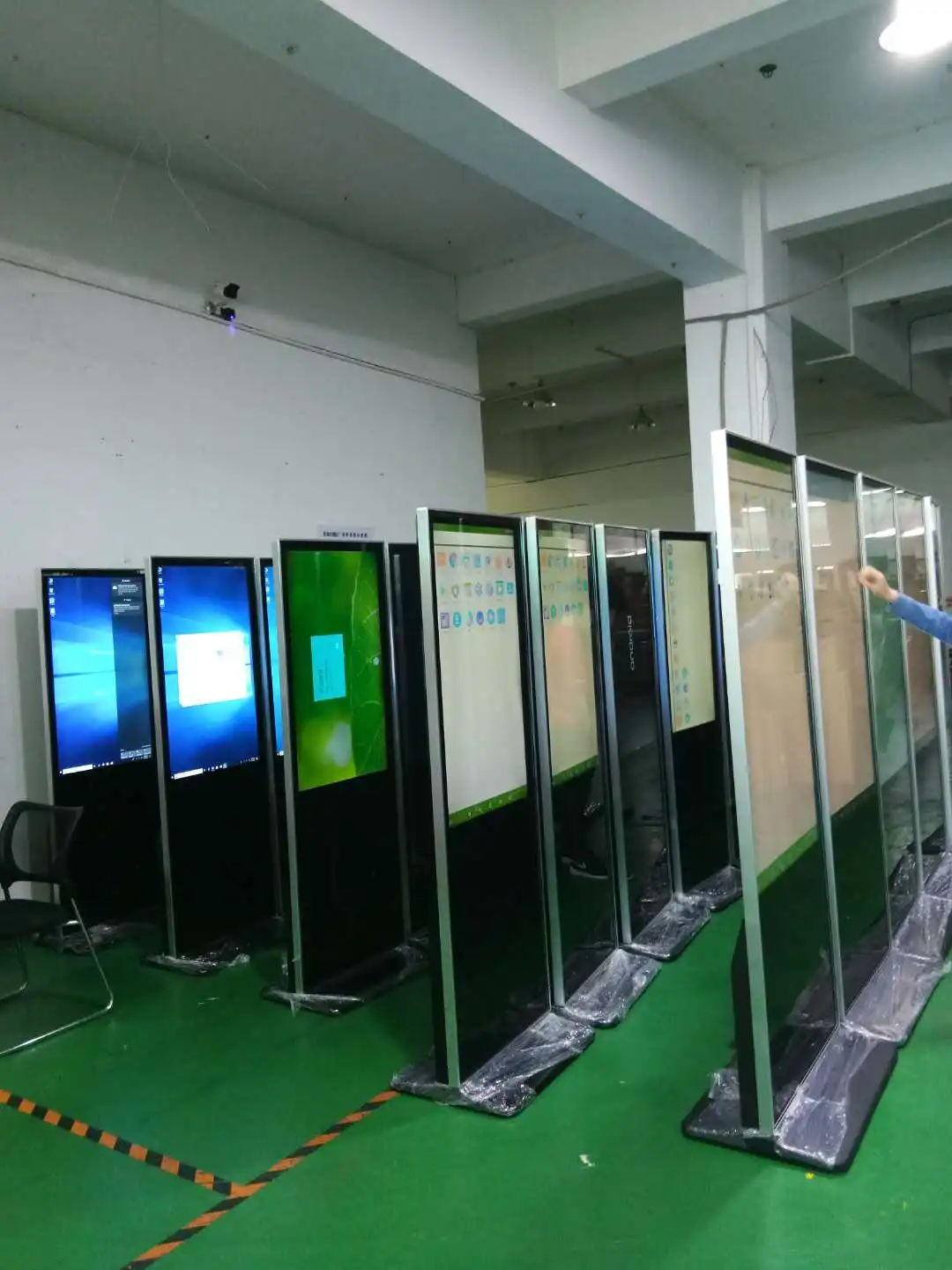 Senke 43 inch floor stand lcd touch screen loop video commercial advertising display screen