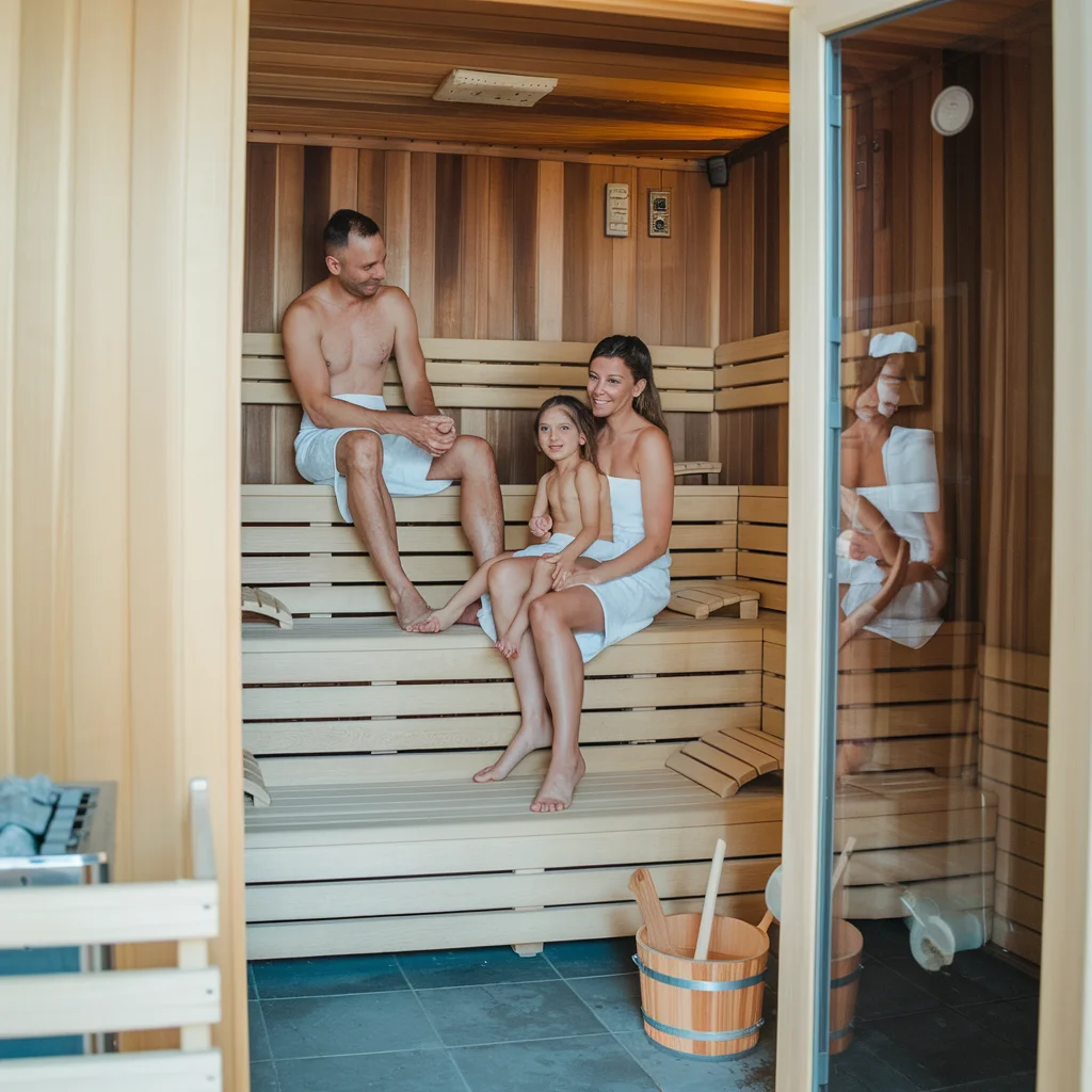 Wood Sauna Square Room Outdoor Traditional Steam Sauna For 4 People Garden Custom Solid Wood Sauna