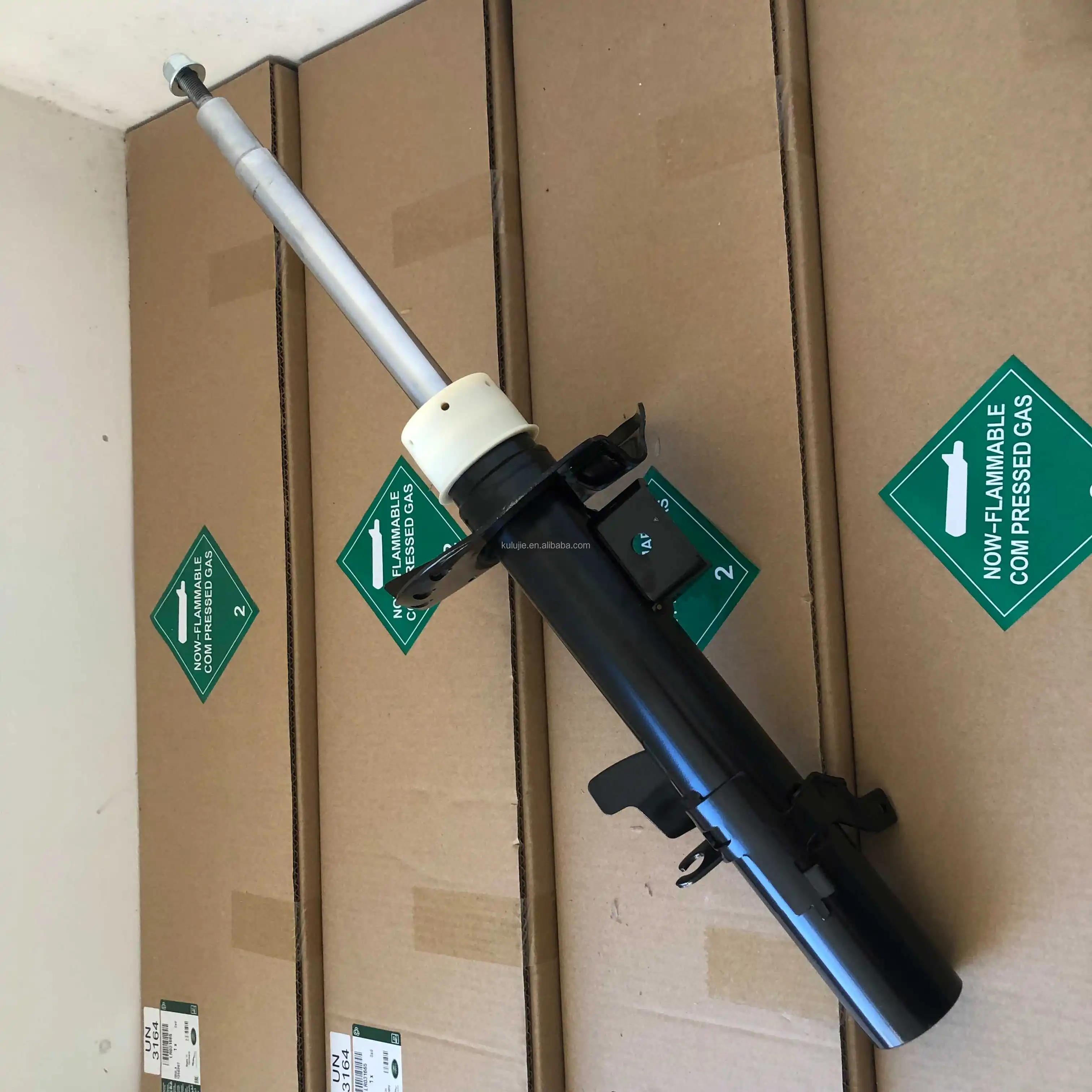 Auto Front Shock Absorber For Land Rover Freelander 2006--2014 LR031665 LR026068 LR001141