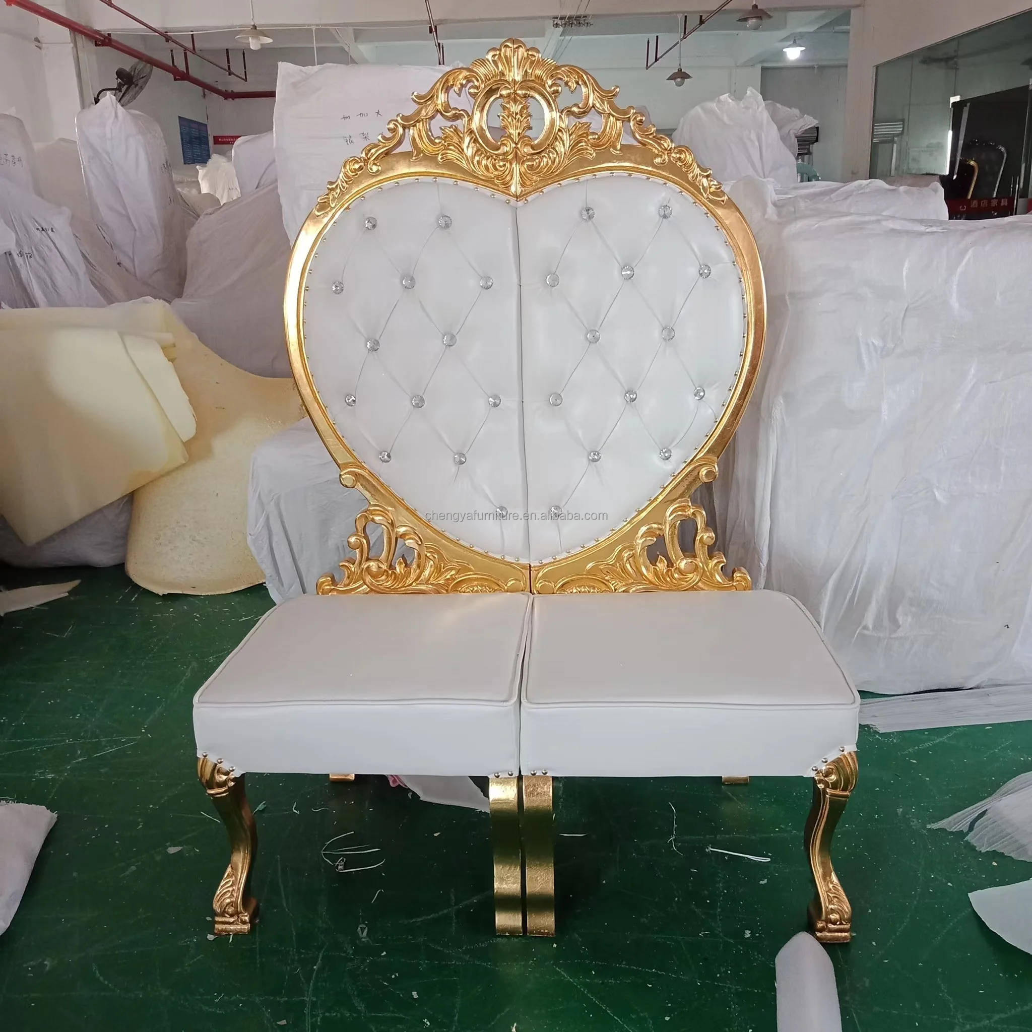 Luxury Gold Heart Design Carved Event Wedding Kingdom Throne Chair
