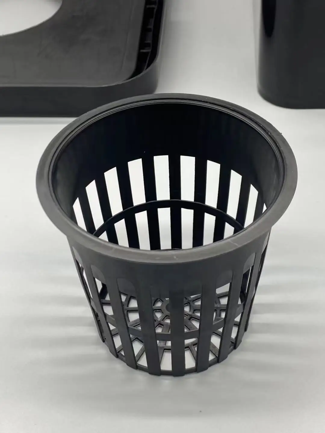 5 galon buckets hydroponic with net pot 3 gallon 4 gallon black hydroponic grow bucket system