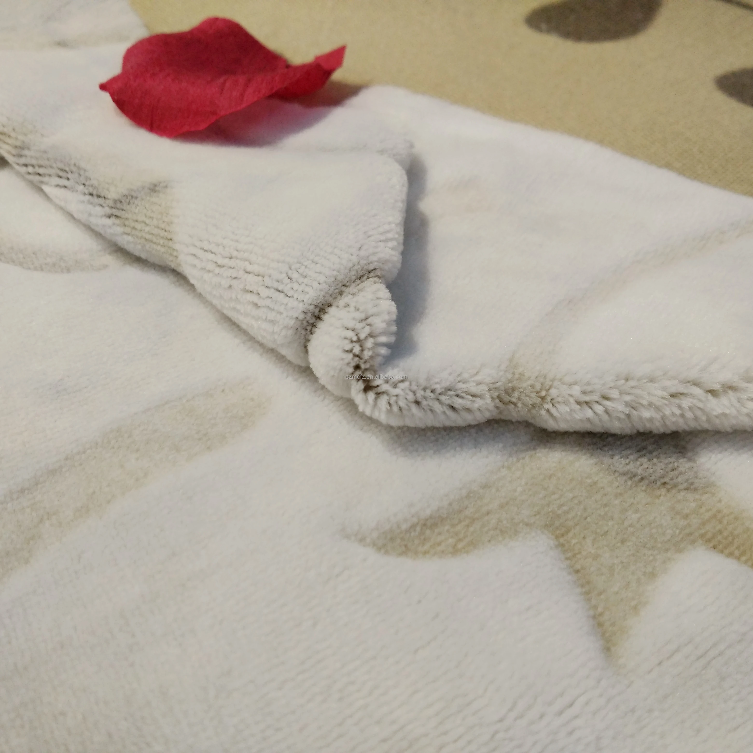 100% Polyester Hight Quality Flower Design Cutting Super Soft Flannel Velvet Fabric For Baby Blanket and  Bedding Sets