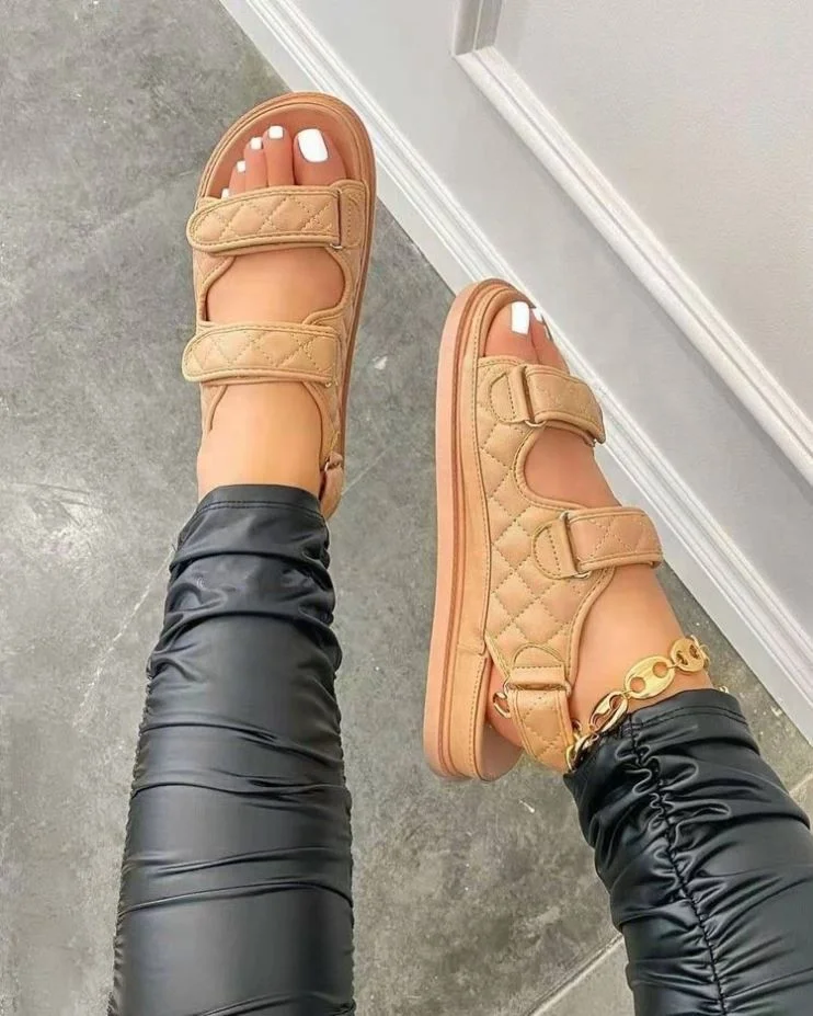 2021 Ins Hot Selling Soft Sole Velcro Sandals Chanel Style Flat Sandals Classic Platform Shoes  Beach Double Row Buckle Women
