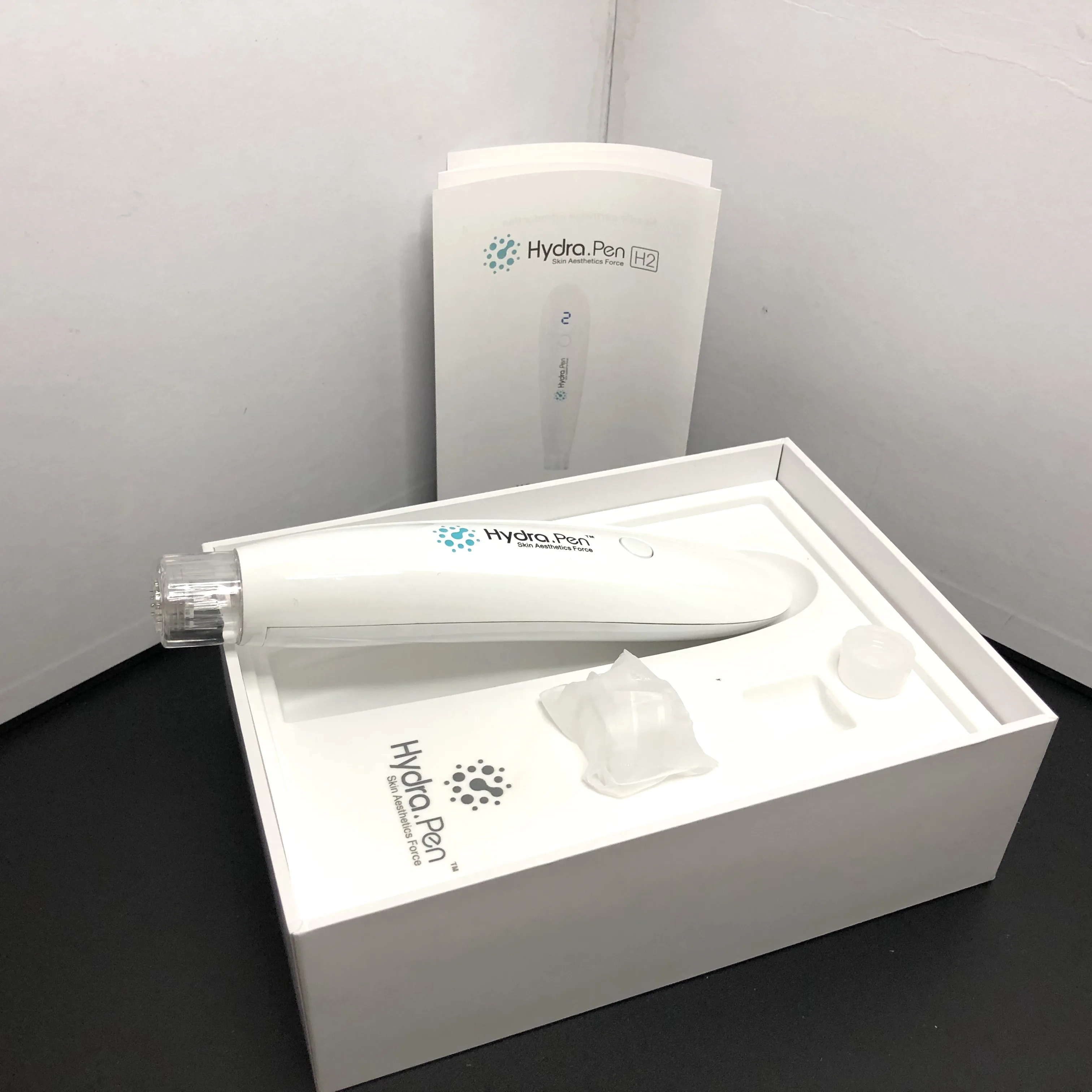 
Newest Christmas new product 2 in 1 Micro-needling Pen Automatic Applicator Derma Pen Hydra pen H2 +10pcs cartridges 