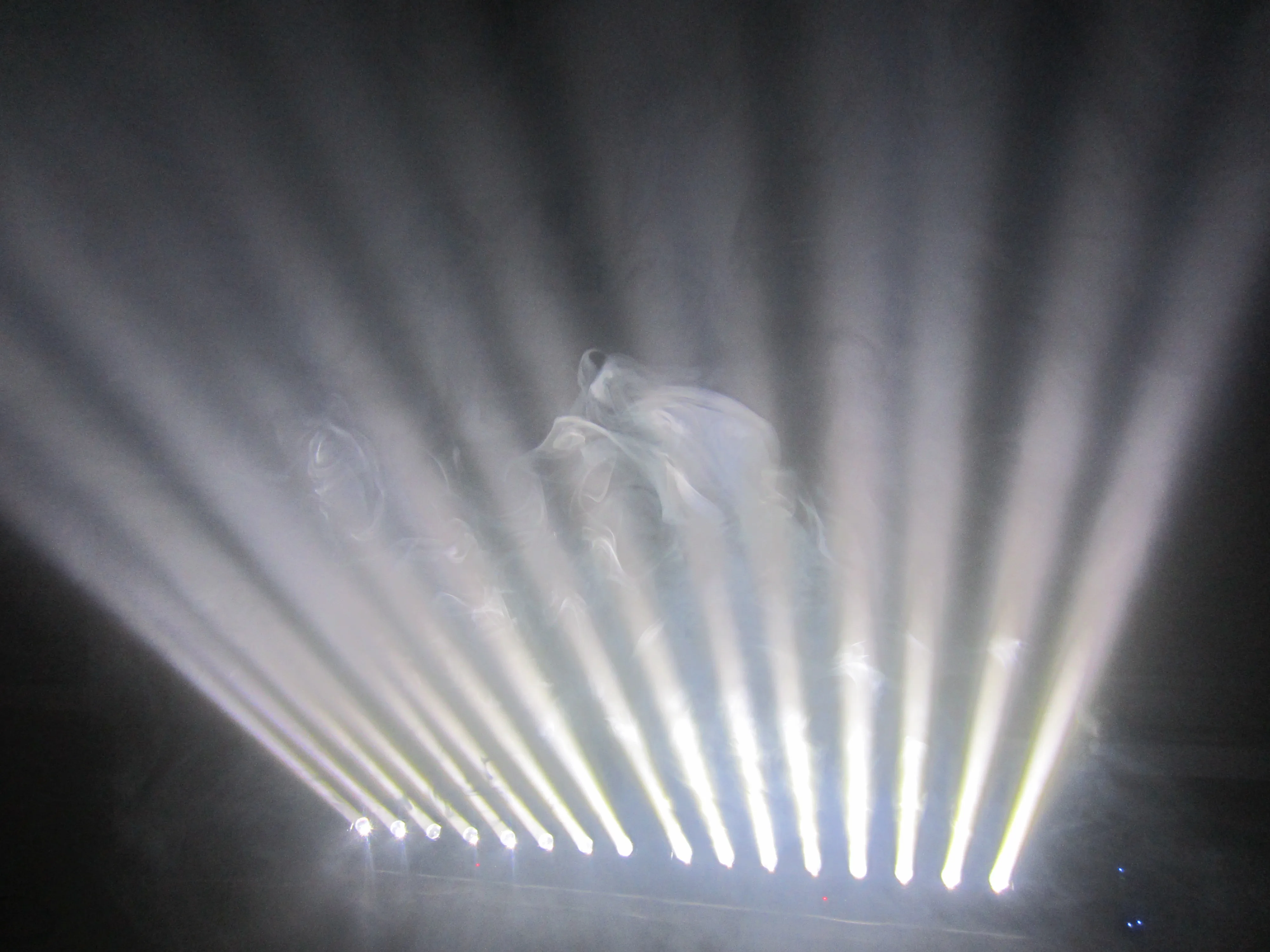  BALMBB0841 Led Pixel Beam Bar 8ps 10W RGBW 4 в 1 Вращающаяся головка профессиональное
