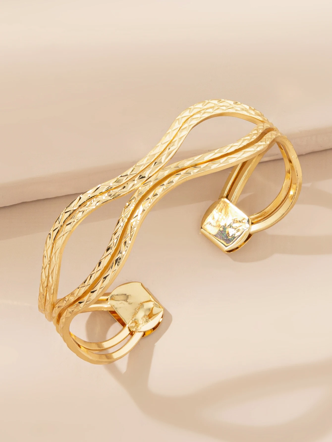 Ins wind Korean metal bracelet female tide plain circle irregular wave point cold wind high fashion personality