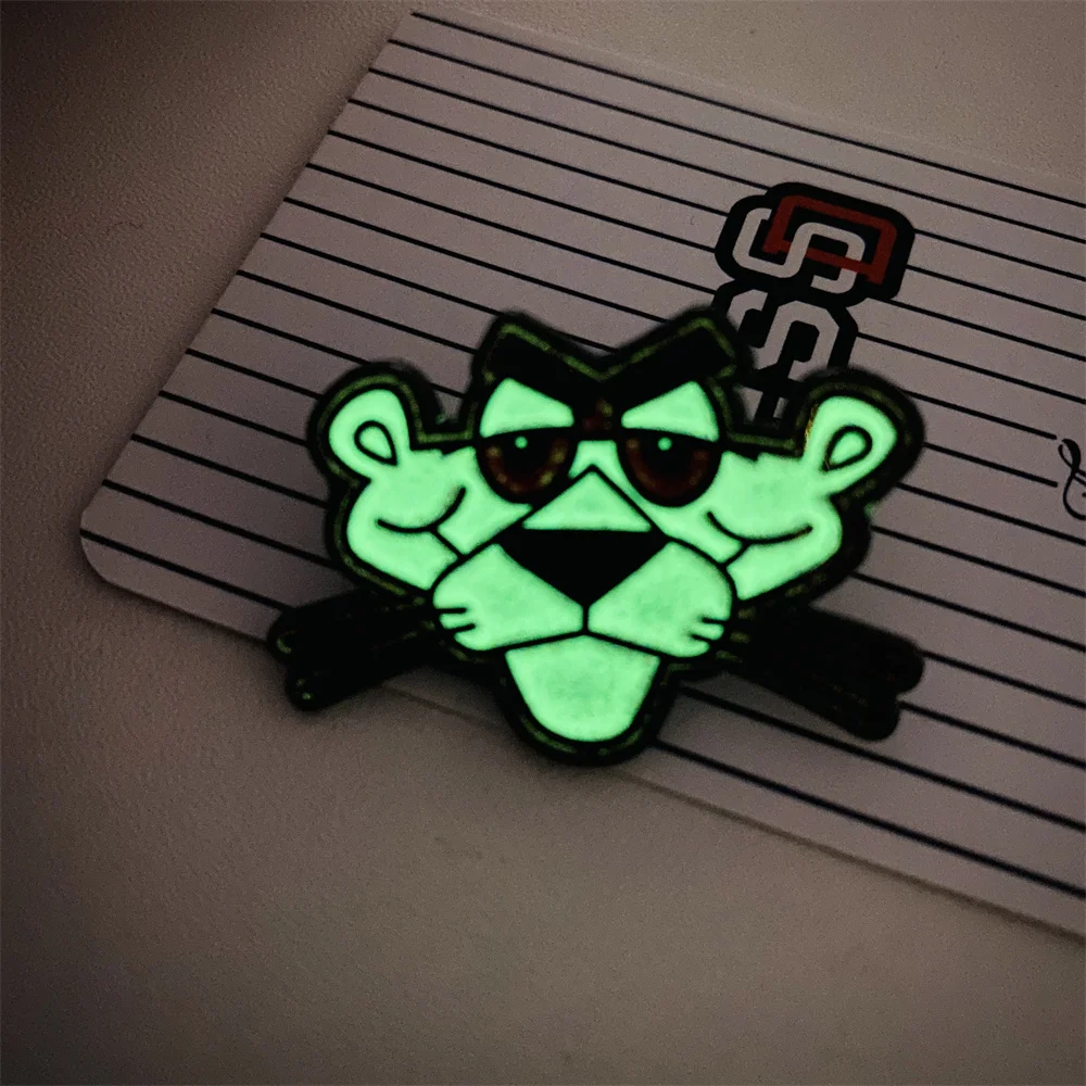 Металлическая мягкая эмалированная светящаяся булавка на лацкан Пантеры по индивидуальному заказу