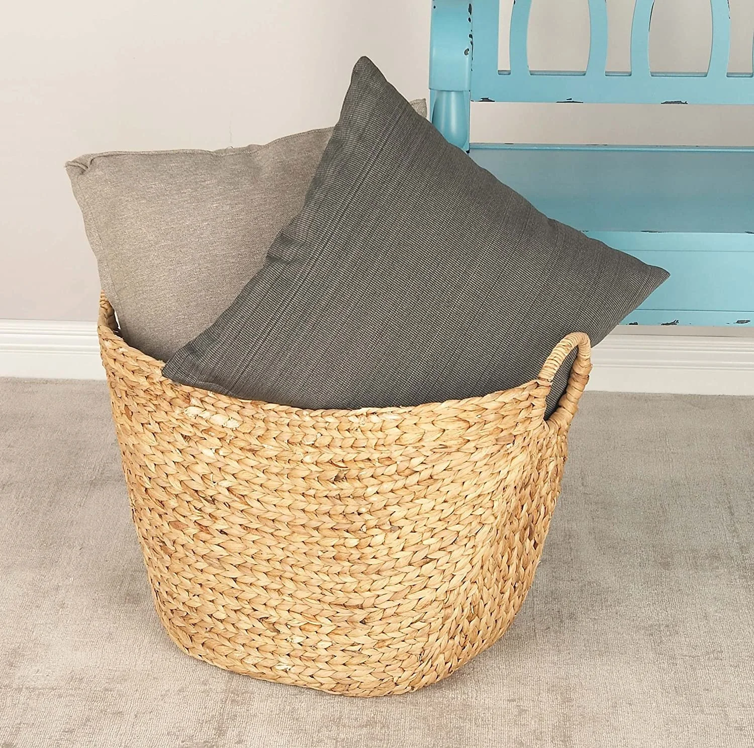 Wholesale ECO-friendly Woven Water Hyacinth Storage Basket with Iron Handles for Laundry Hamper Toys Towels Blankets Storage