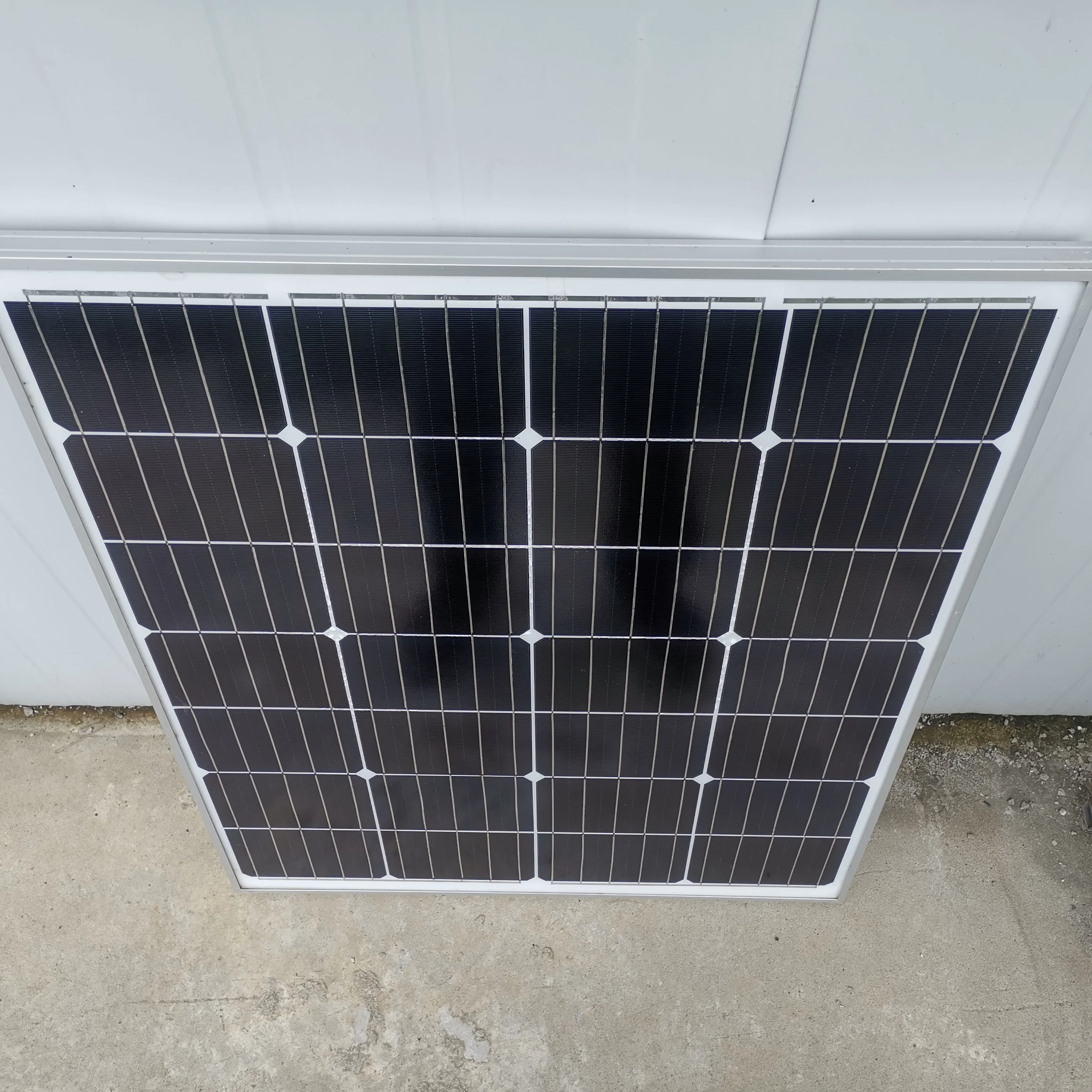 Wholesale factory direct High Efficiency Long Lifespan 300W Solar Panel