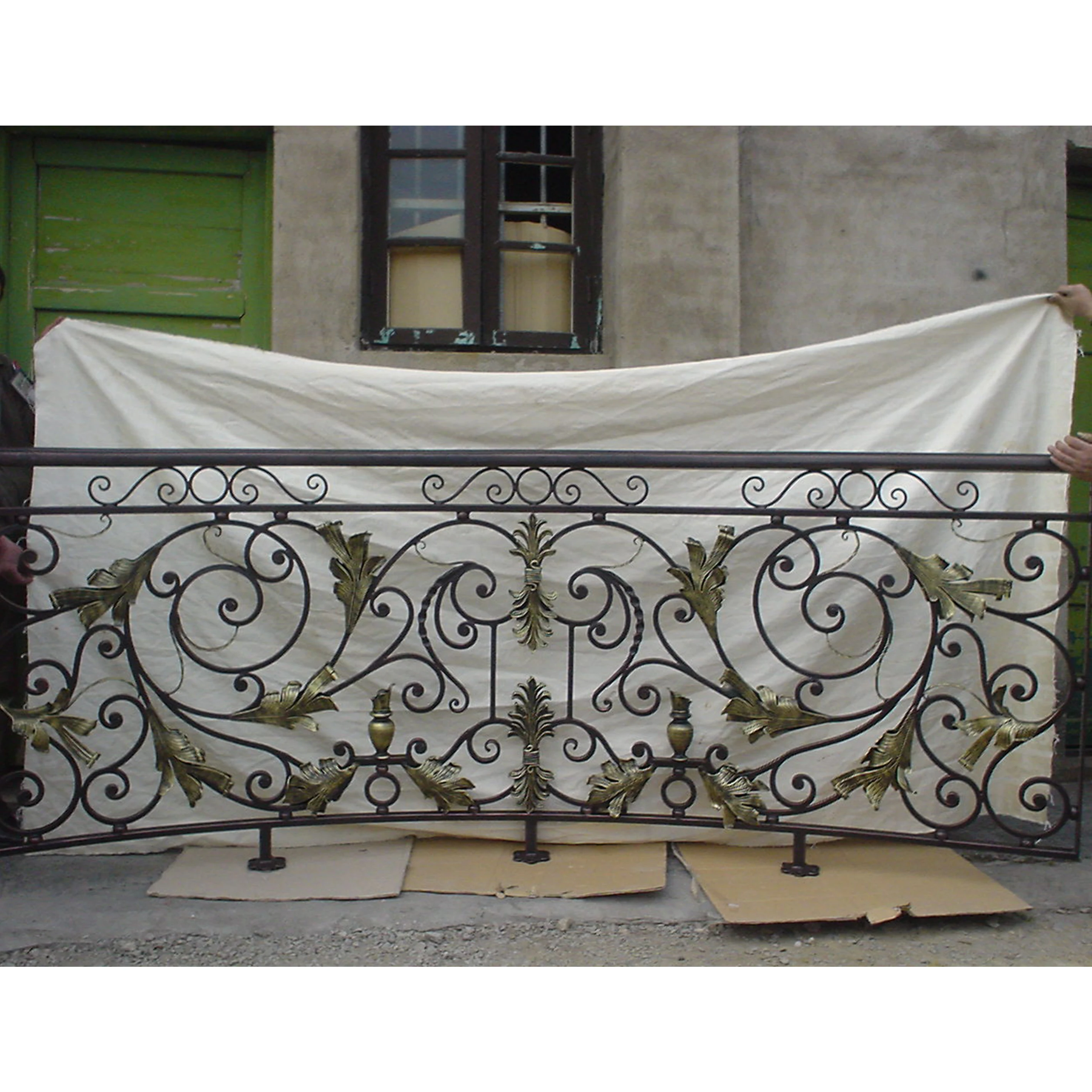New Luxury Design Professional Customized Outdoor Used Cast Wrought Iron Balcony Stair Railing Wrought Iron Balcony Railing