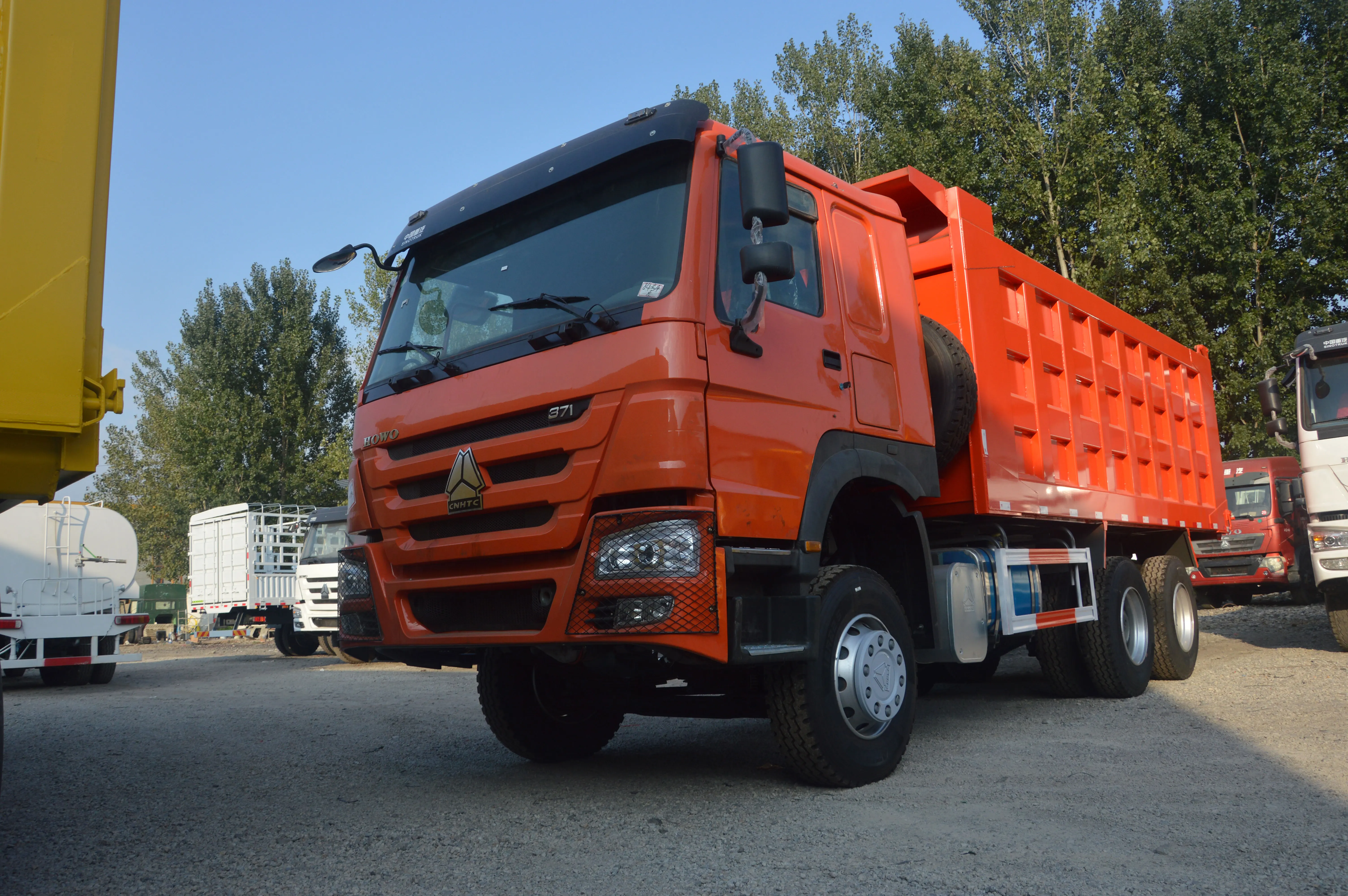 Грузовик Sinotruk HOWO большой грузоподъемный самосвал песчаный камень 6*4 10 колесный 371 л.с. грузоподъемность 40-50 тонн 80 автоматический левый