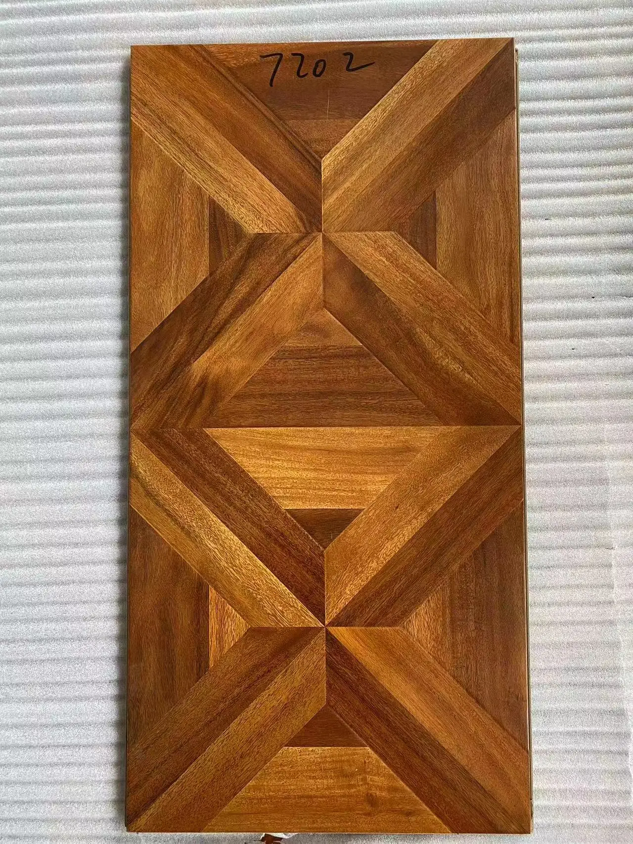 Gingbuilders 12Mm Blue German Technology Euca Decape Indoor Modern Suelo Laminado De Madera 12Mm Laminate Flooring