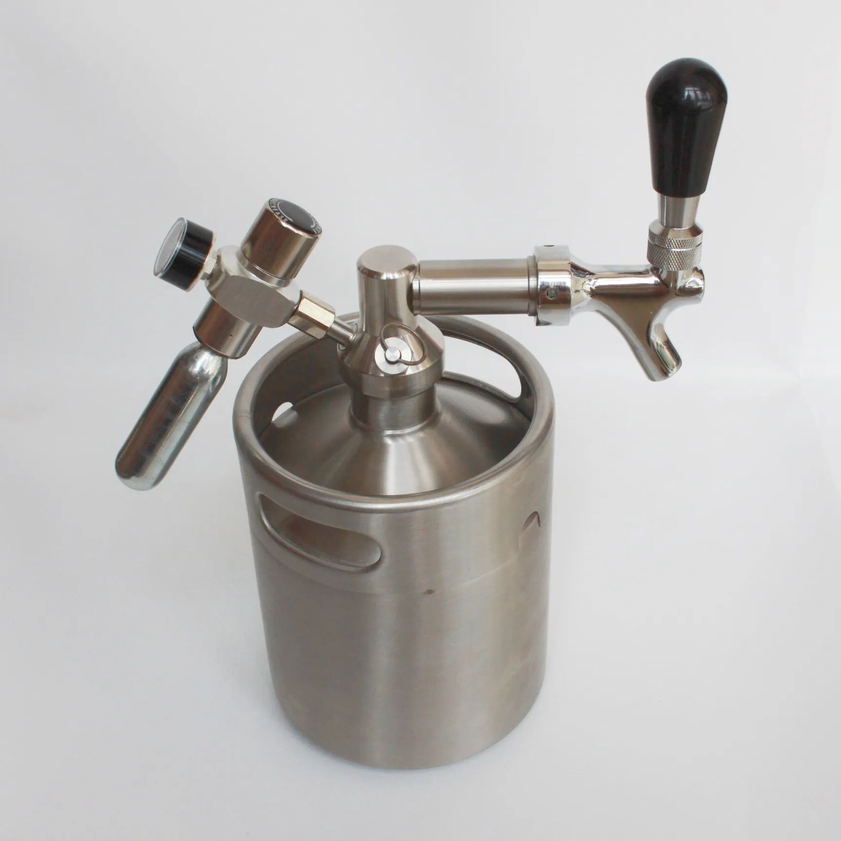China Supplier Wholesale Homebrew Beer Refillable Water Bottle Mini Keg