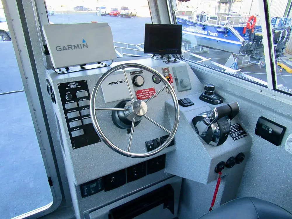 Kinocean 2024 High Quality Aluminum Boat Fashionable Center Cabin Console Fishing Working Boat Outboard River Landing Craft