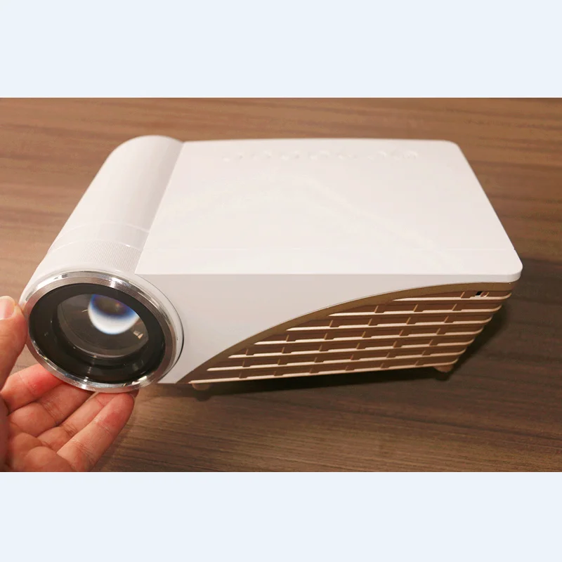 Projector Home Theater 2020 New Arrival Excellent Mini Portable Projector Mobile Phone Same Screen 7000 Lumens 720P Resolution