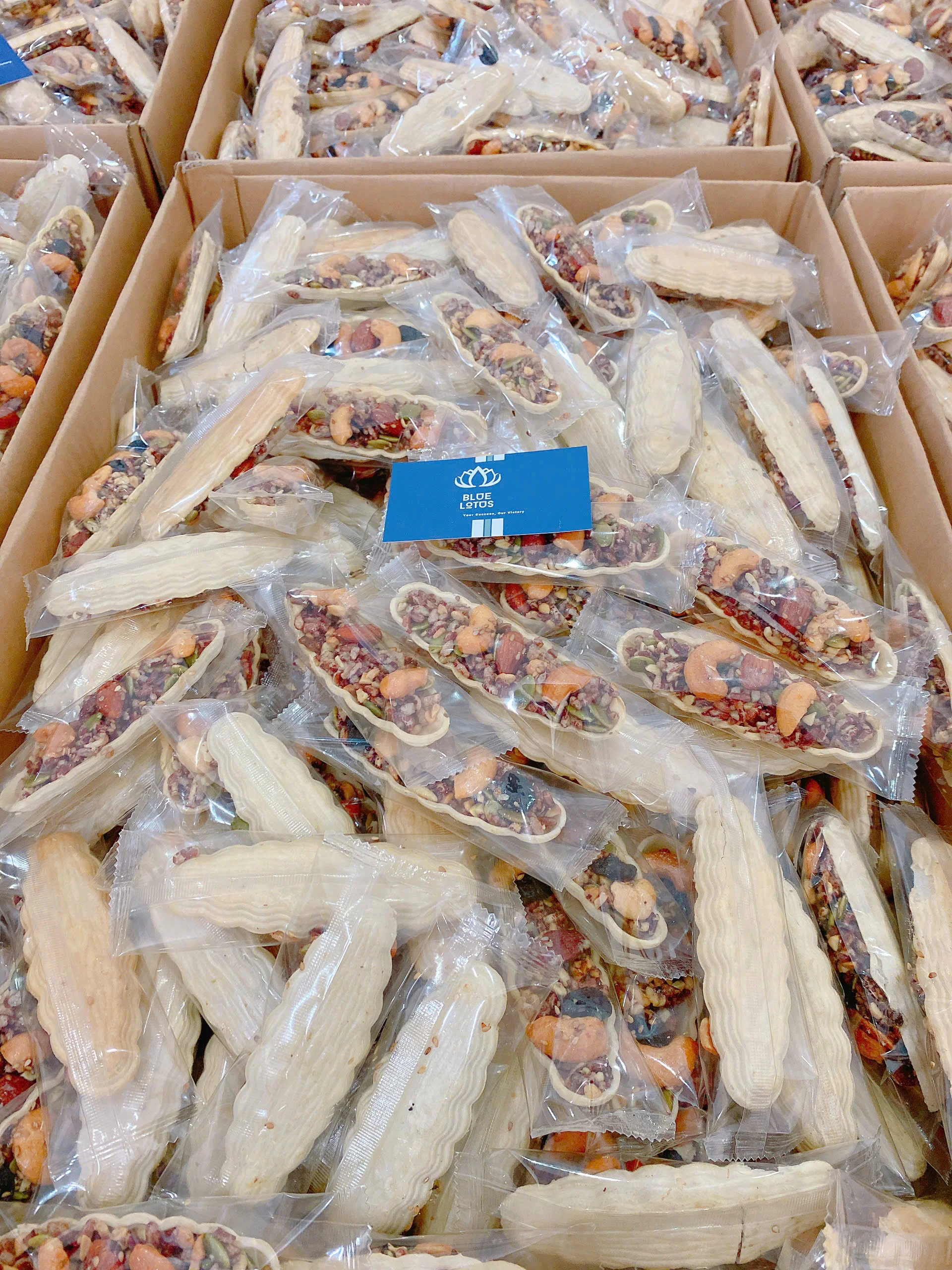 Wholesale Vietnamese Cereal Brown Rice Meat Kapok Breakfast Cereal custom packaging Hot Trend 2024 Blue Lotus