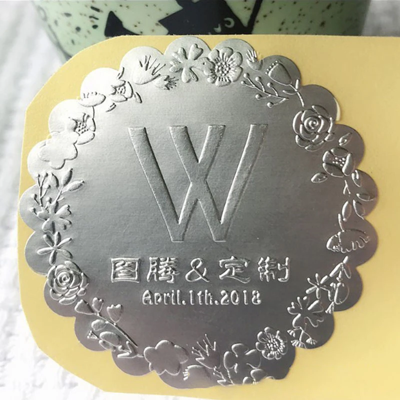 Custom Embossed Gold Foil Adhesive Circle Stickers Waterproof Met Logo Labels for Brand Packaging and Craft Printing