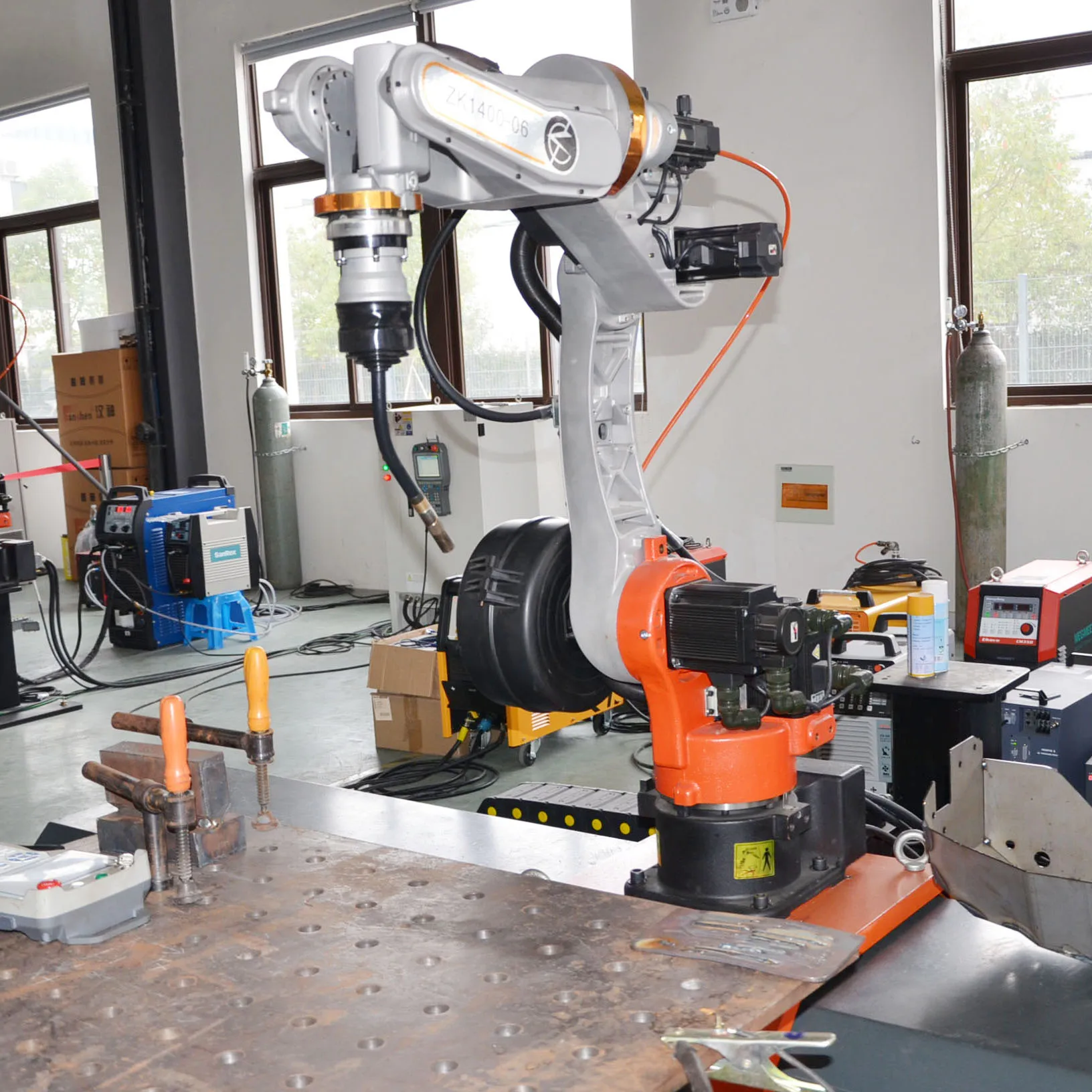 Automatic Welding Robot 2000mm 6 Axis Industrial Robot Arm Automatic Intelligence CNC Welding Robot