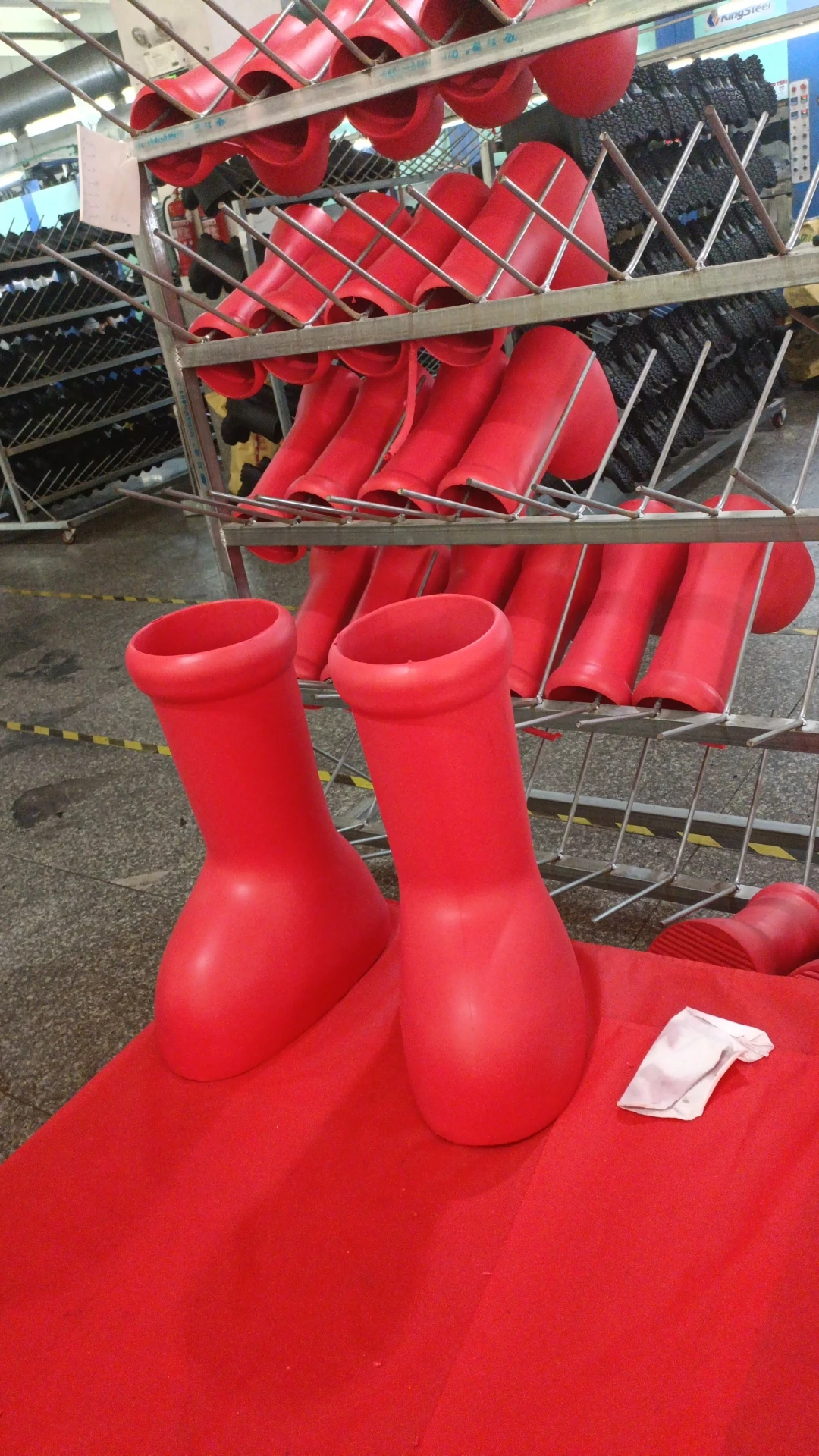 Mid-leg boots custom wave Big Red Boot body boot 2023 new design latest Wholesale factory manufacturer sneaker