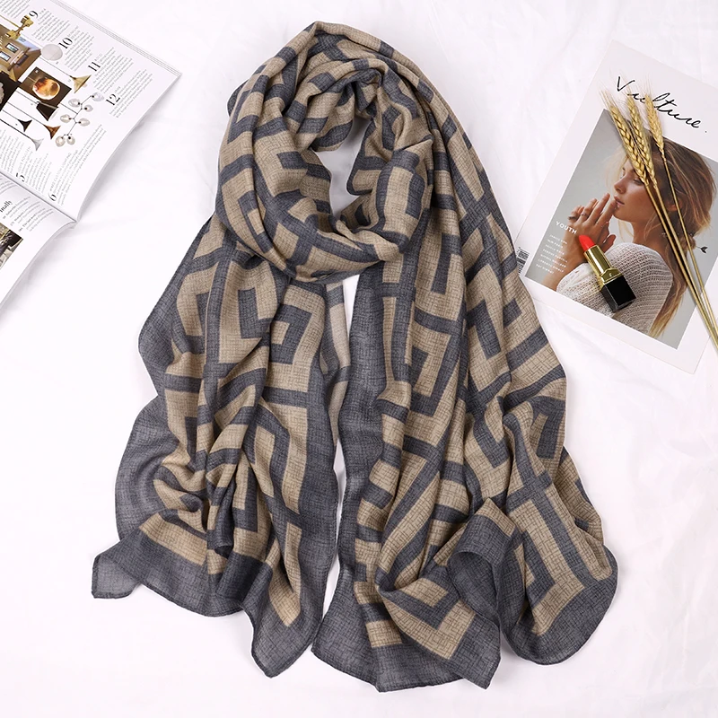 2018 Big colorful leaf printed Cotton tassel Lady latest  beach Shawls Women Scarf