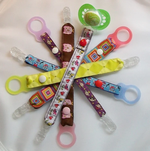 Cuten wholesale pacifier accessories  Made From Food Grade Silicone Baby Mam Pacifier Dummy Clip clear Adapter Ring