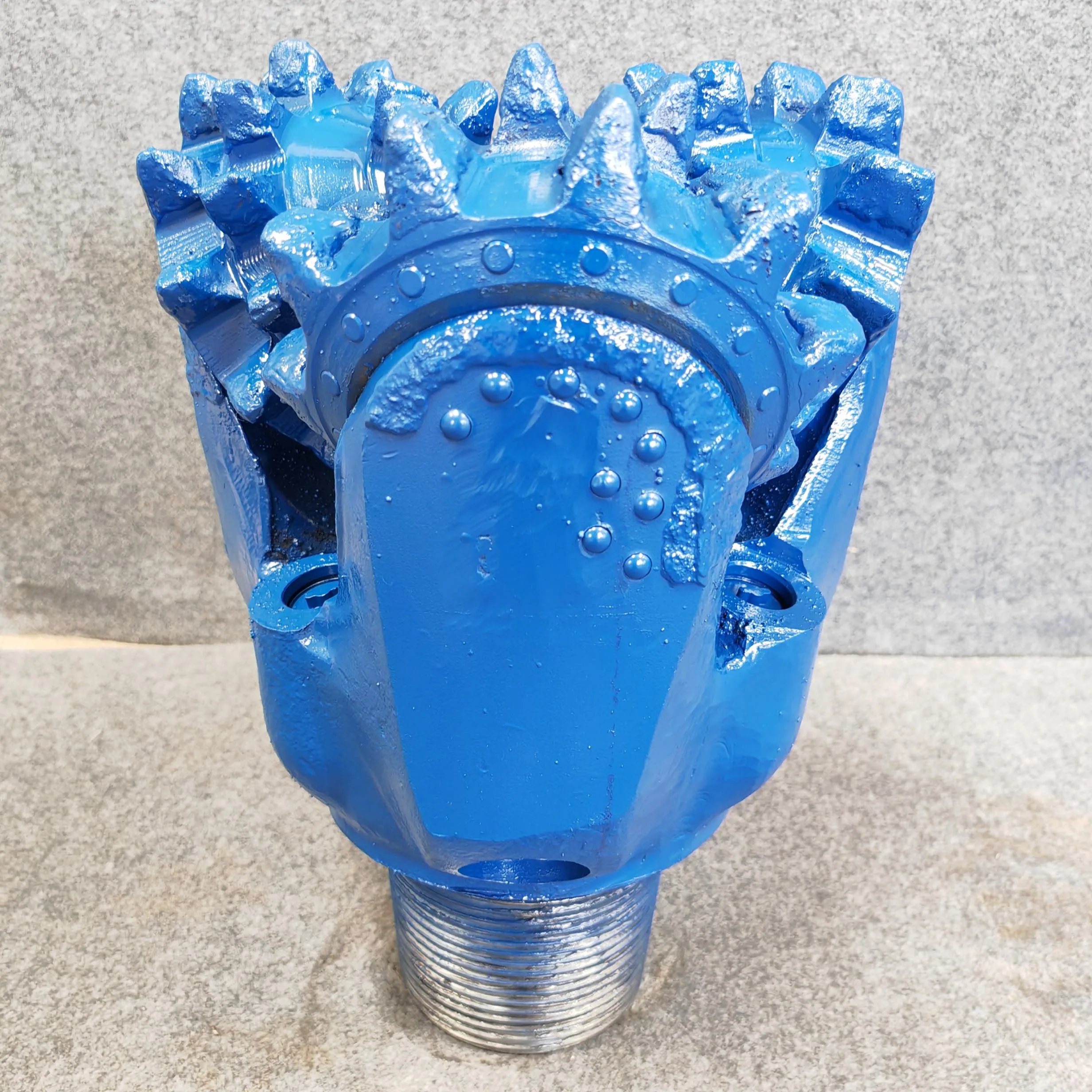 New mill tooth steel tooth tricone bit indicated for soft to medium formations