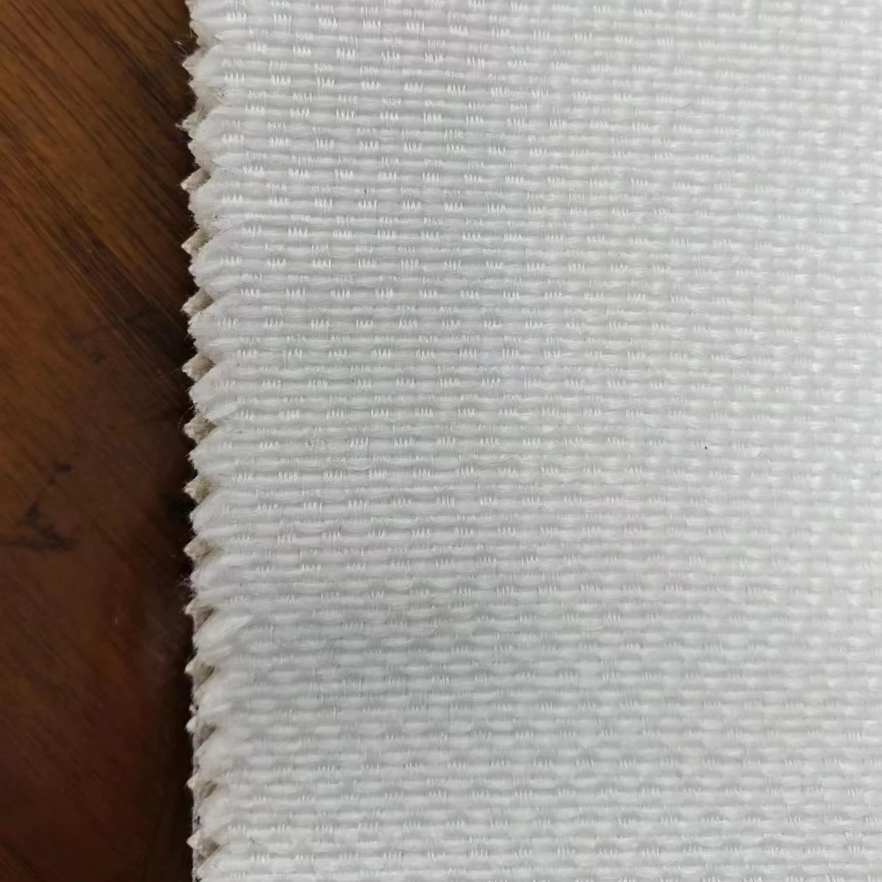 Белый матрас границы ткани тикают в белом цвете