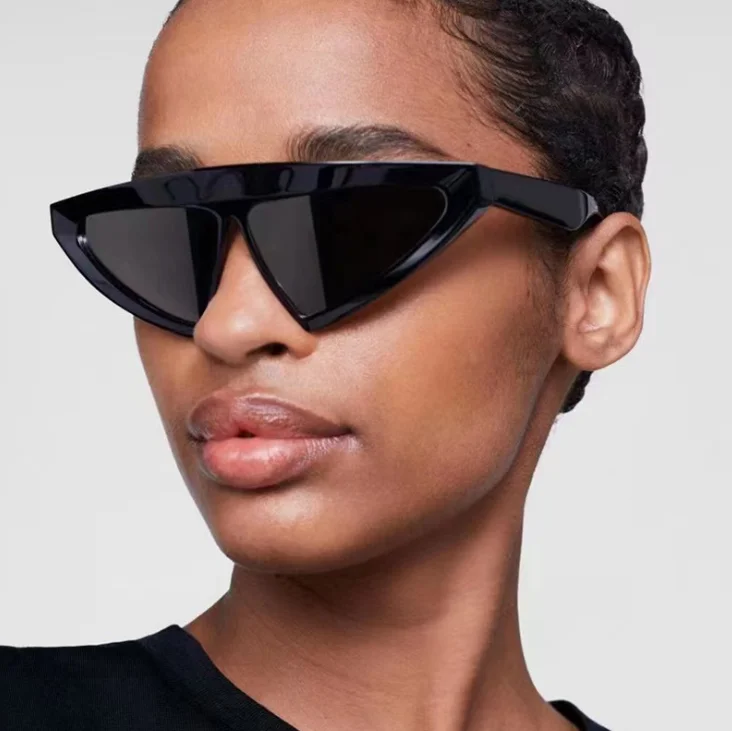 New Model Show Fashion Brand Male Triangle Sunglasses Women Sun Shades Gafas De Sol Triangulares