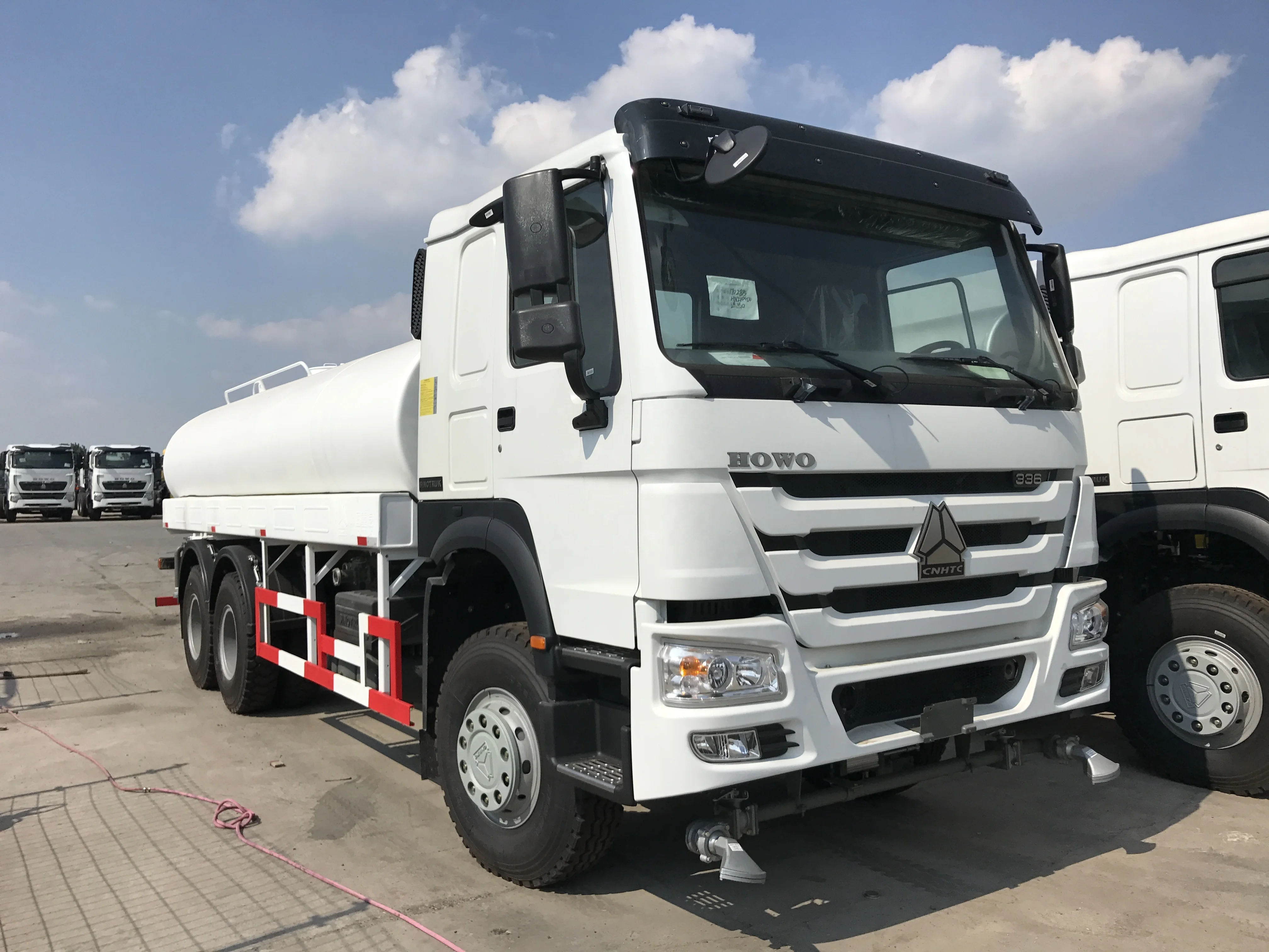 SINOTRUK HOWO 20- 30m3 30000 литров большой разбрызгиватель воды грузовик