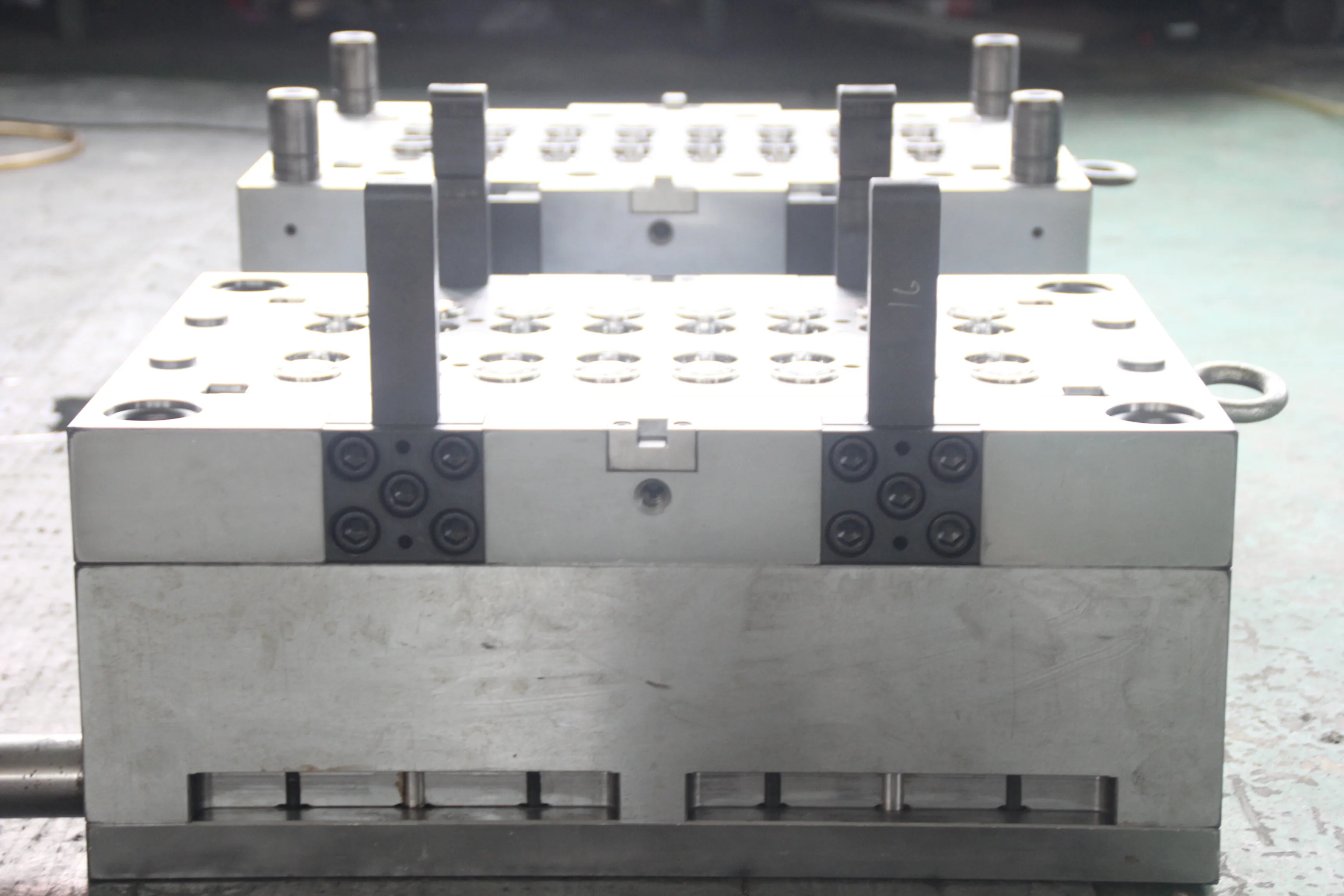 plastic injection edible oil cap mold  flip top cap mold custom molded plastic twist cap mould