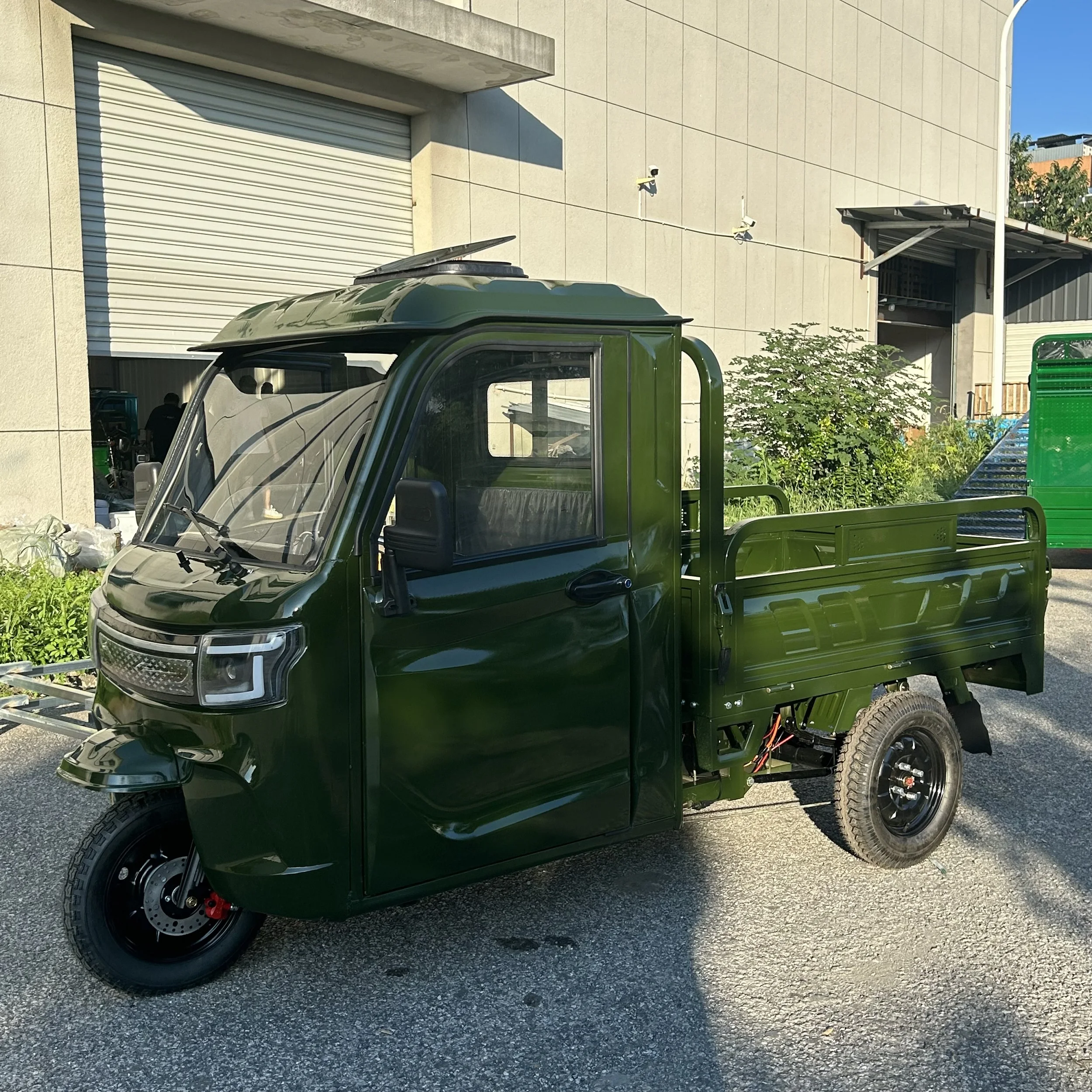 New Bajaj Semi Close Electric Tricycle Tuk Tuk Trike for Cargo Delivery EEC COC Tricycles Electric