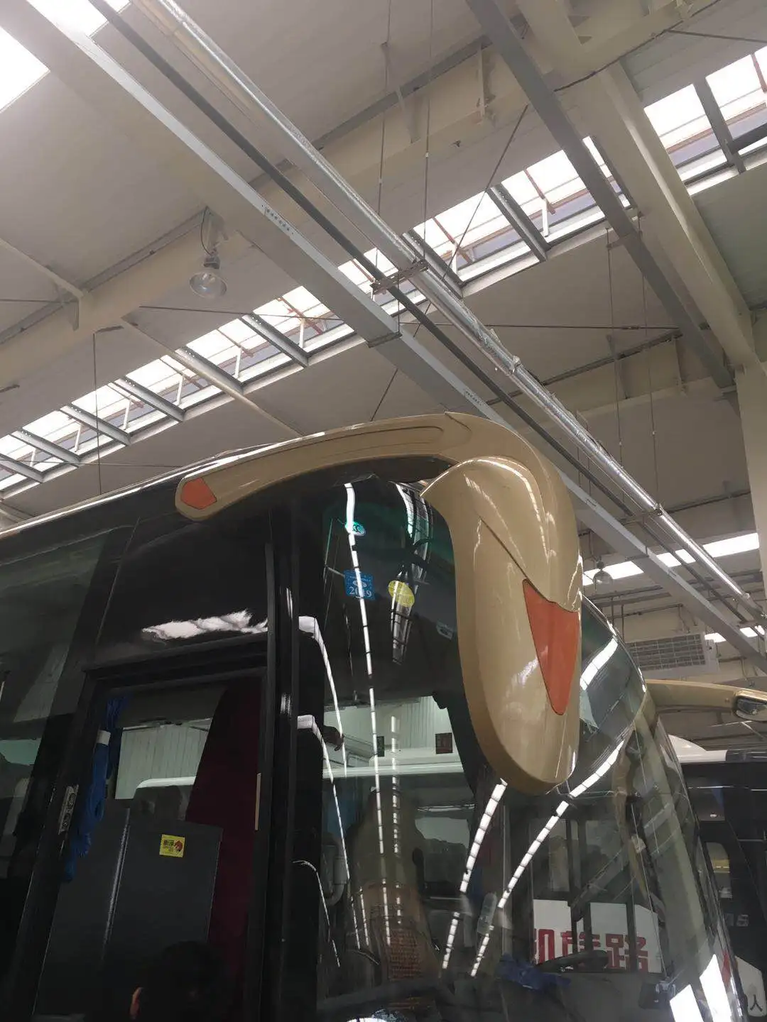 Новый завод Горячая продажа шина зеркало Kw325 для Yutong автобуса SMC и АБС-пластика футоны BJ6122-Бенц автобус заднего