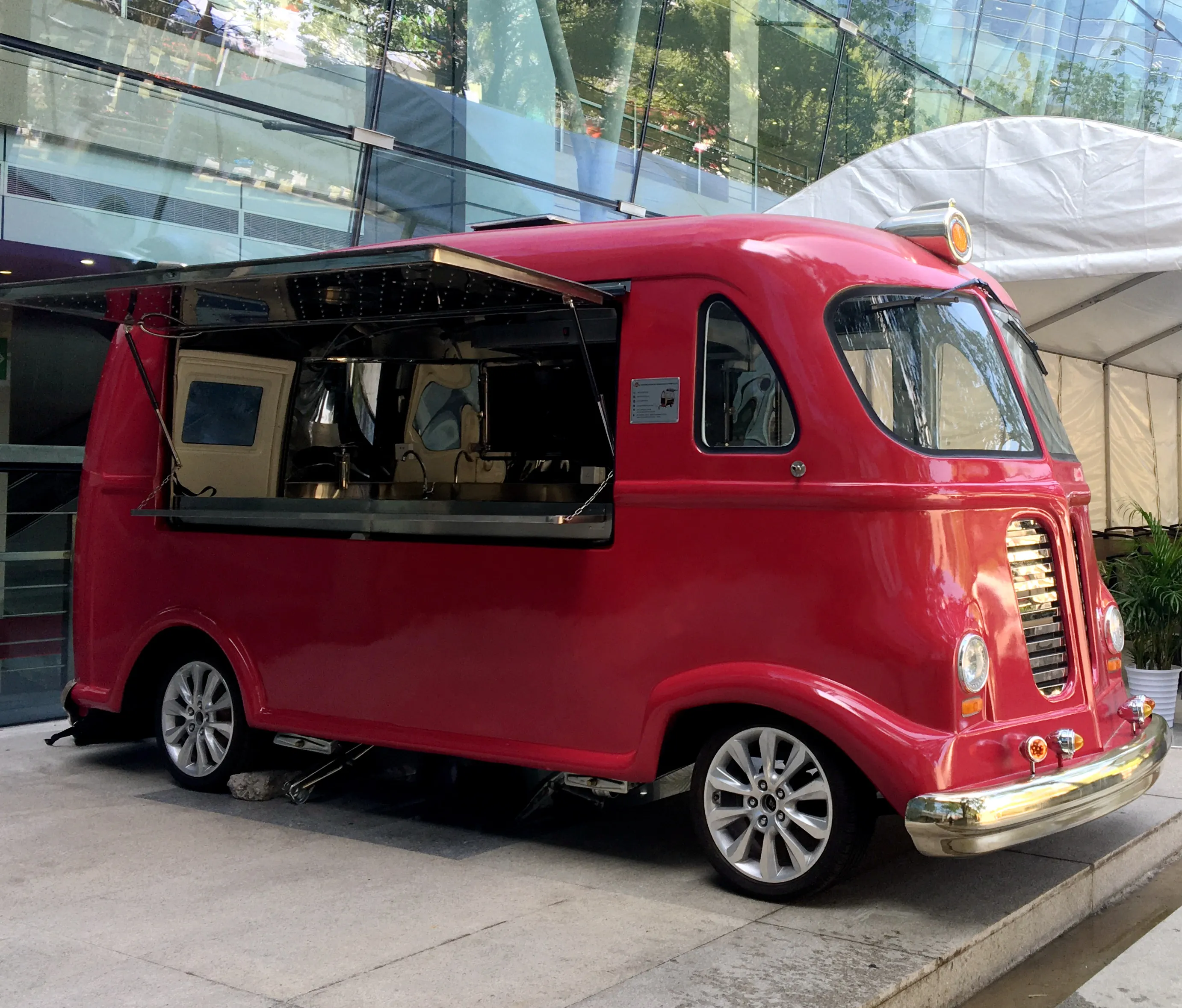 New Design Electric Ice Cream Cart Tuk Tuk BBQ Coffee Shop Electric ttuck 4 wheels vending snack food cart mobile