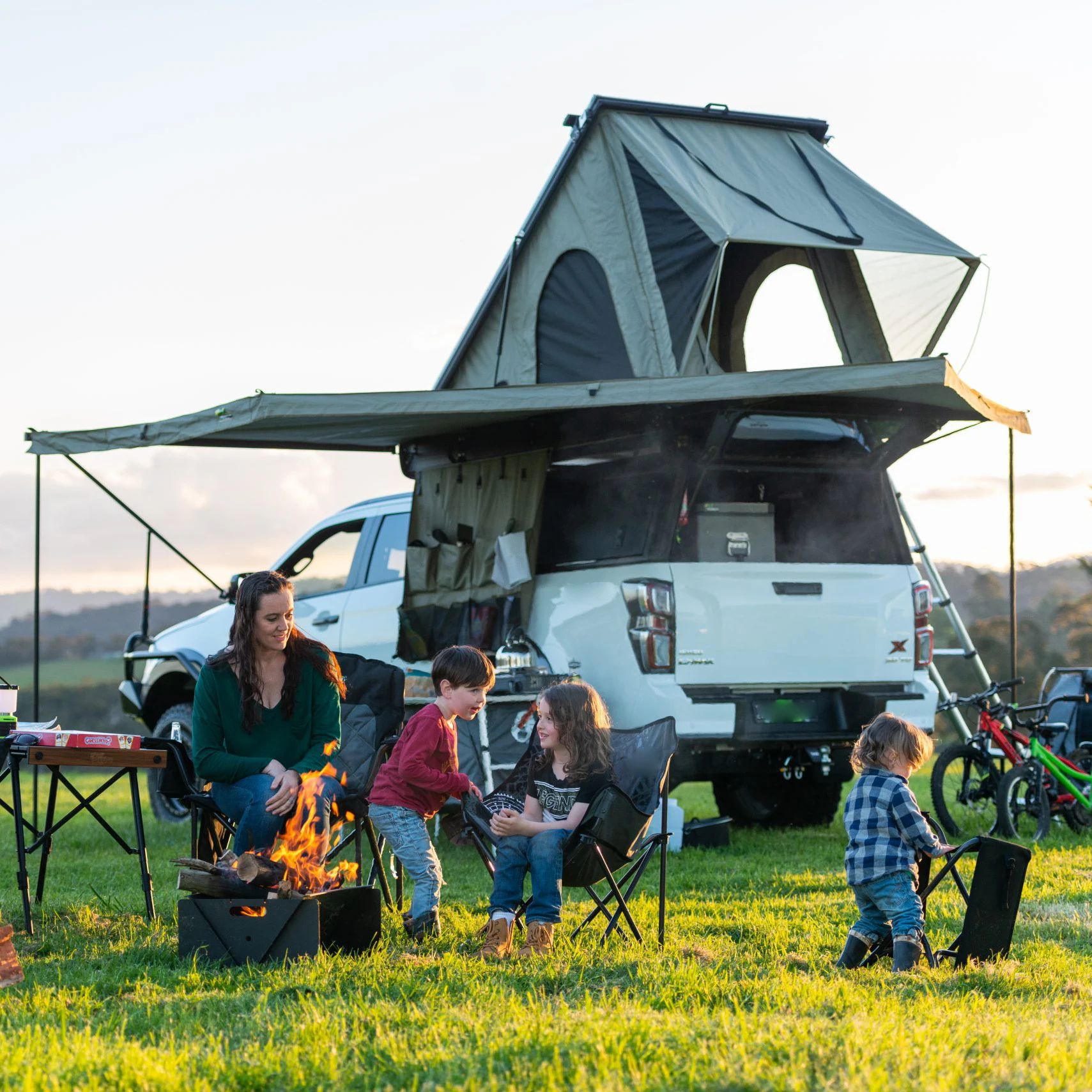 Палатка на крышу 2-3 человек алюминиевый тент жесткий корпус уличный походный в