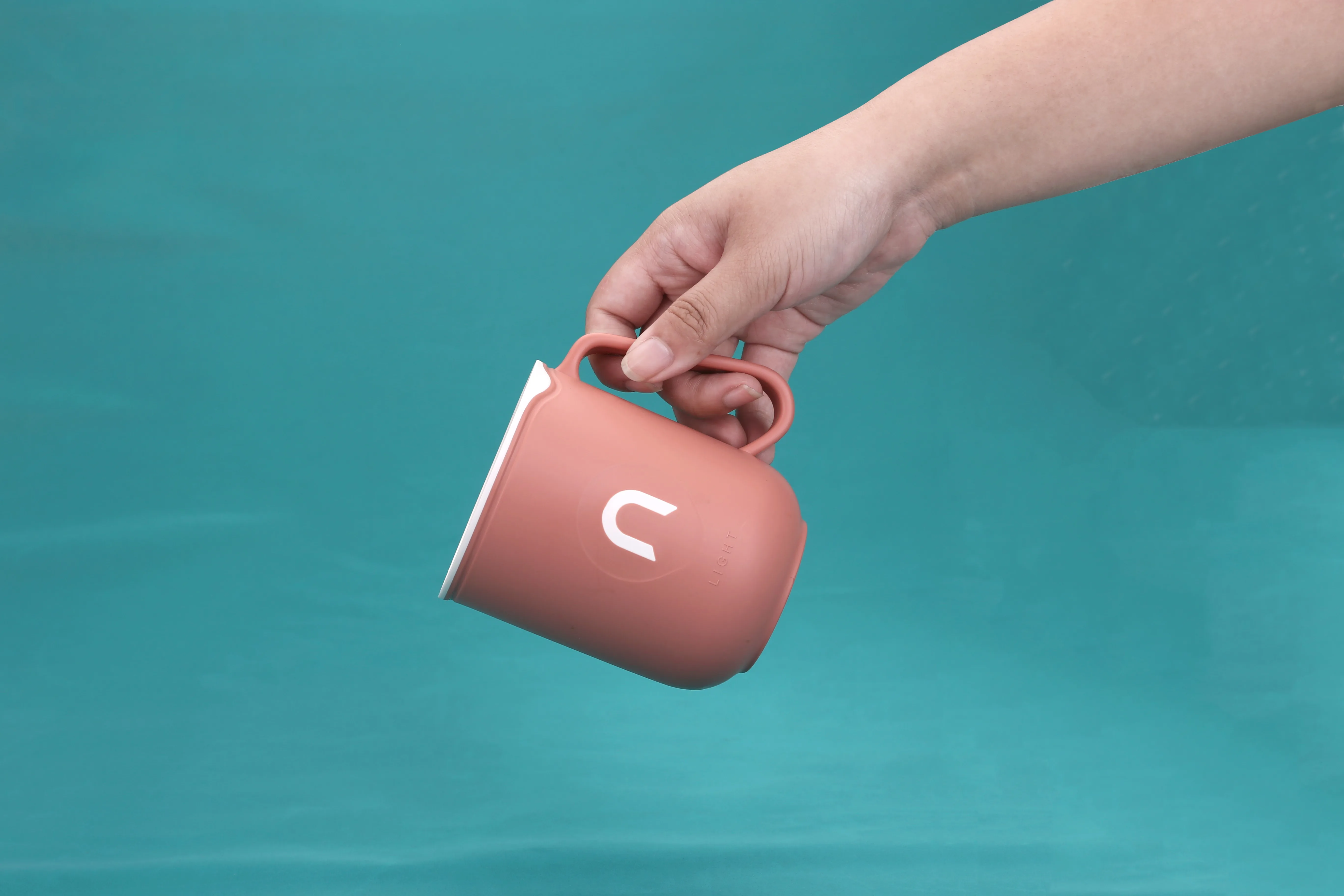 European and american fashion Factory Special Design U Shaped Cup Durable Plastic Toothbrush Gargle Cup