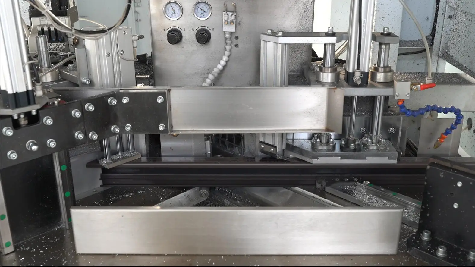 
hydraulic 45 degree aluminium profile punching and cutting machine with high precision 