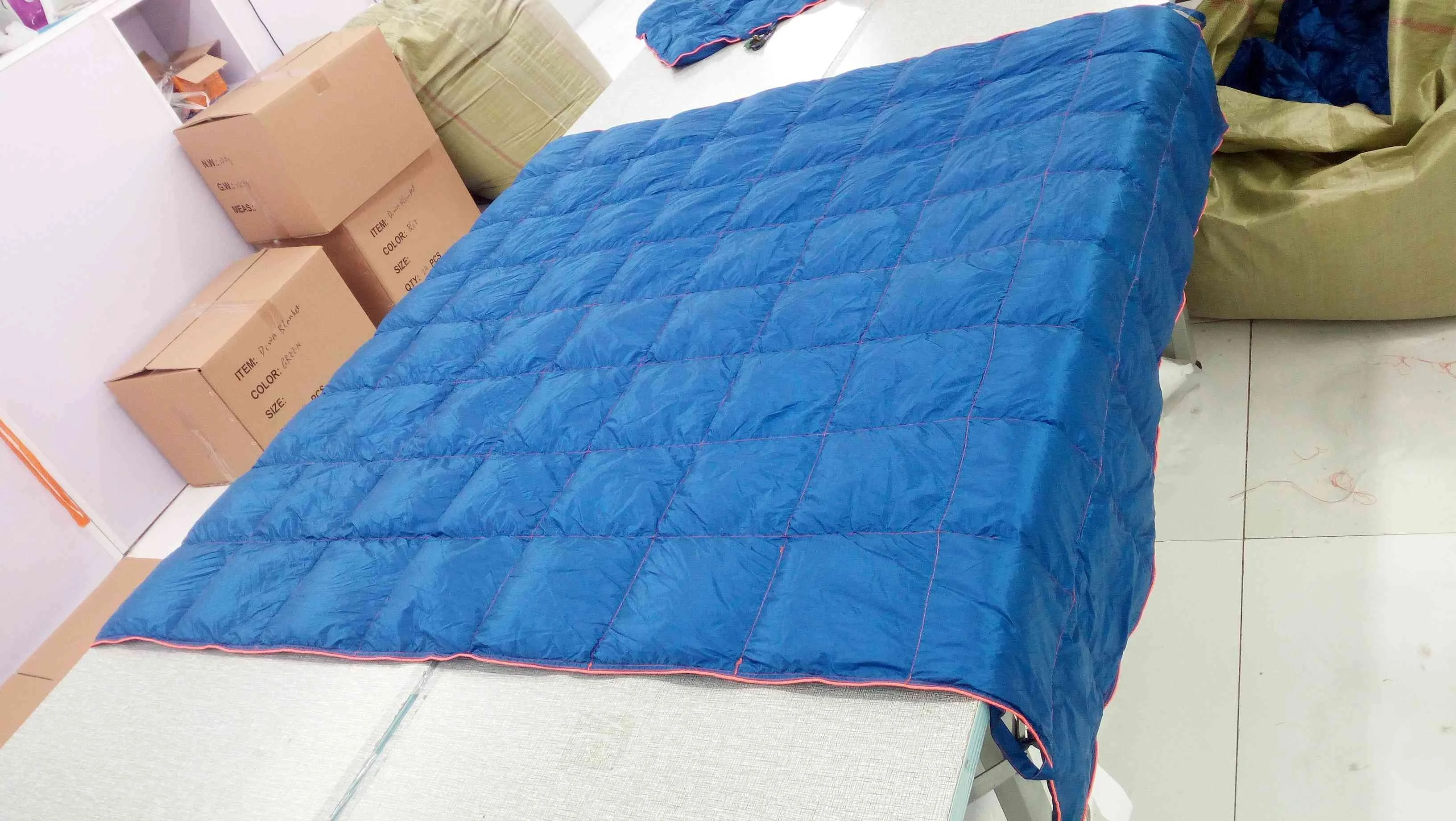 Down Camping Blanket Outdoor Lightweight Packable Down Blanket Compact Waterproof Camping Hiking Travel Blanket Blue with piping